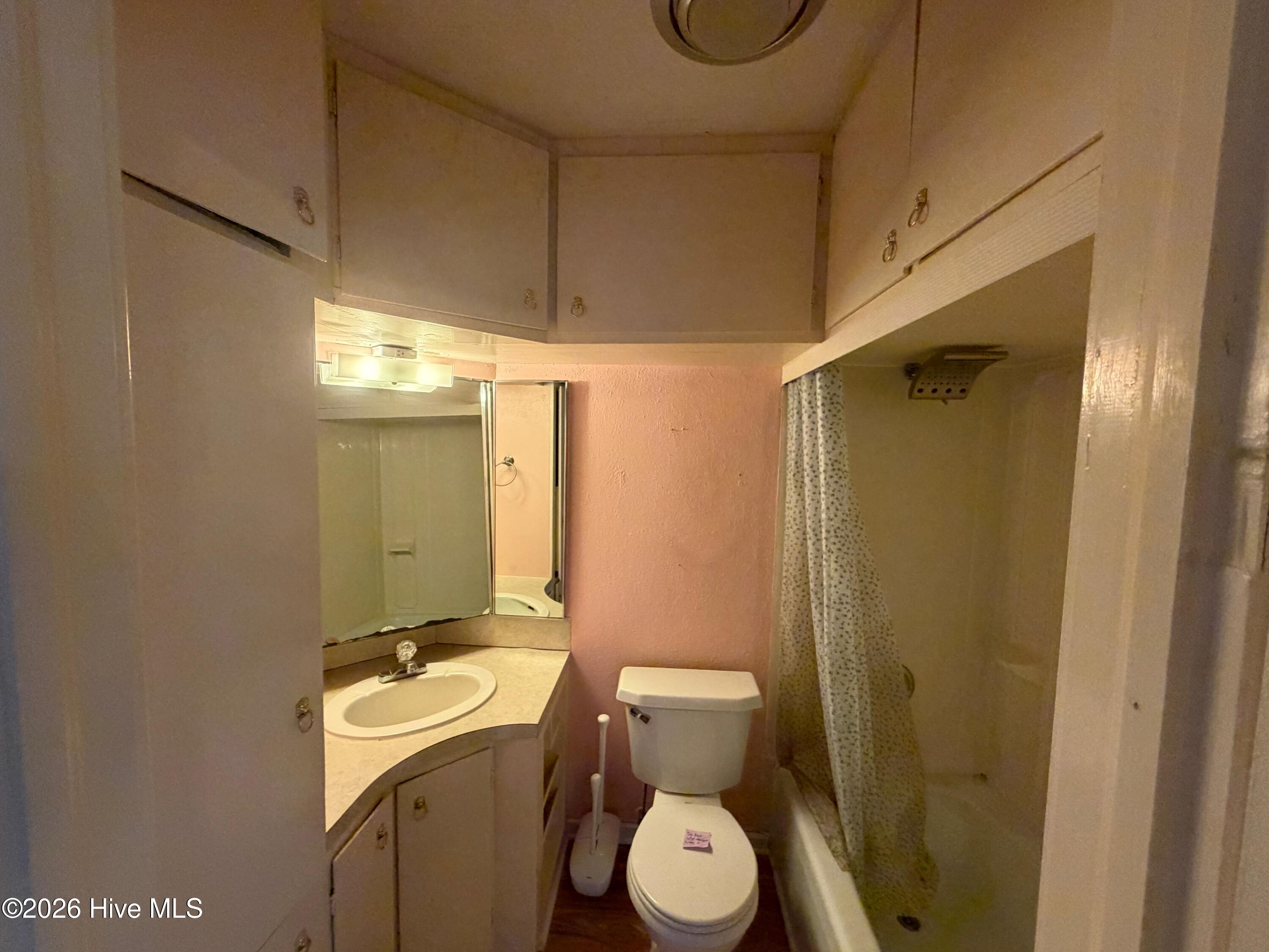 401 Cale Street Property Photo 10