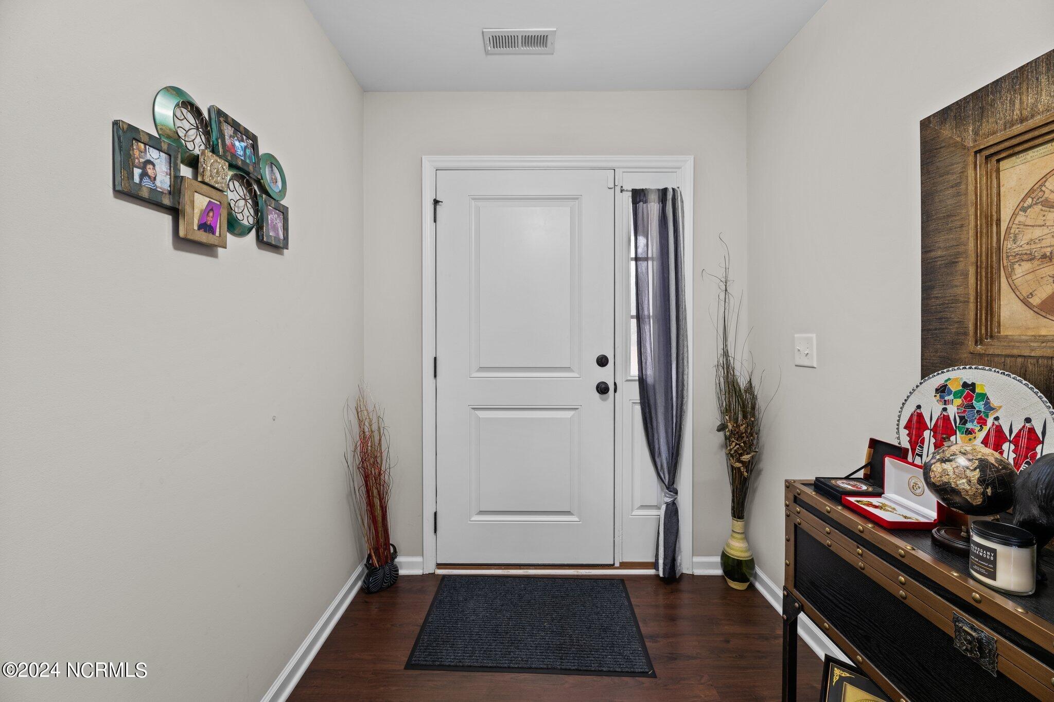211 Lynden Lane Property Photo 4