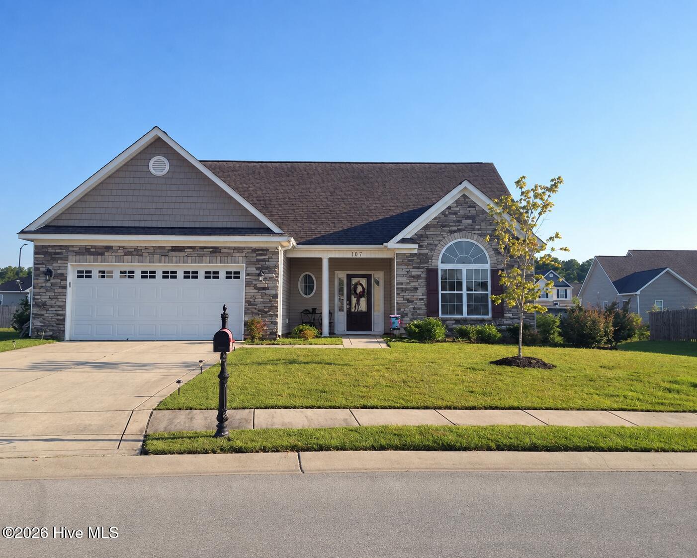 107 Willoughby Lane Property Photo 1