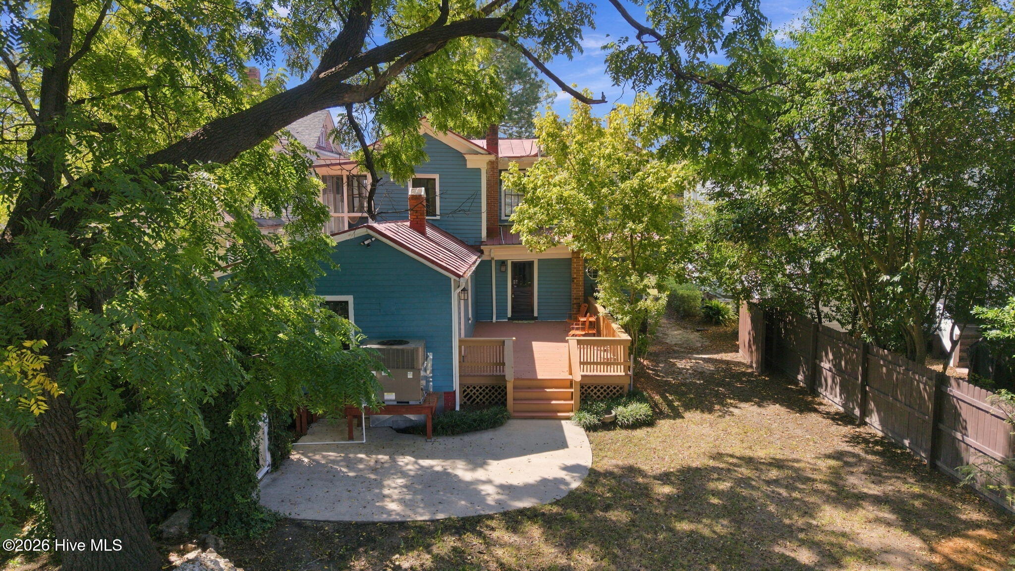 206 E 2nd Street Property Photo 7