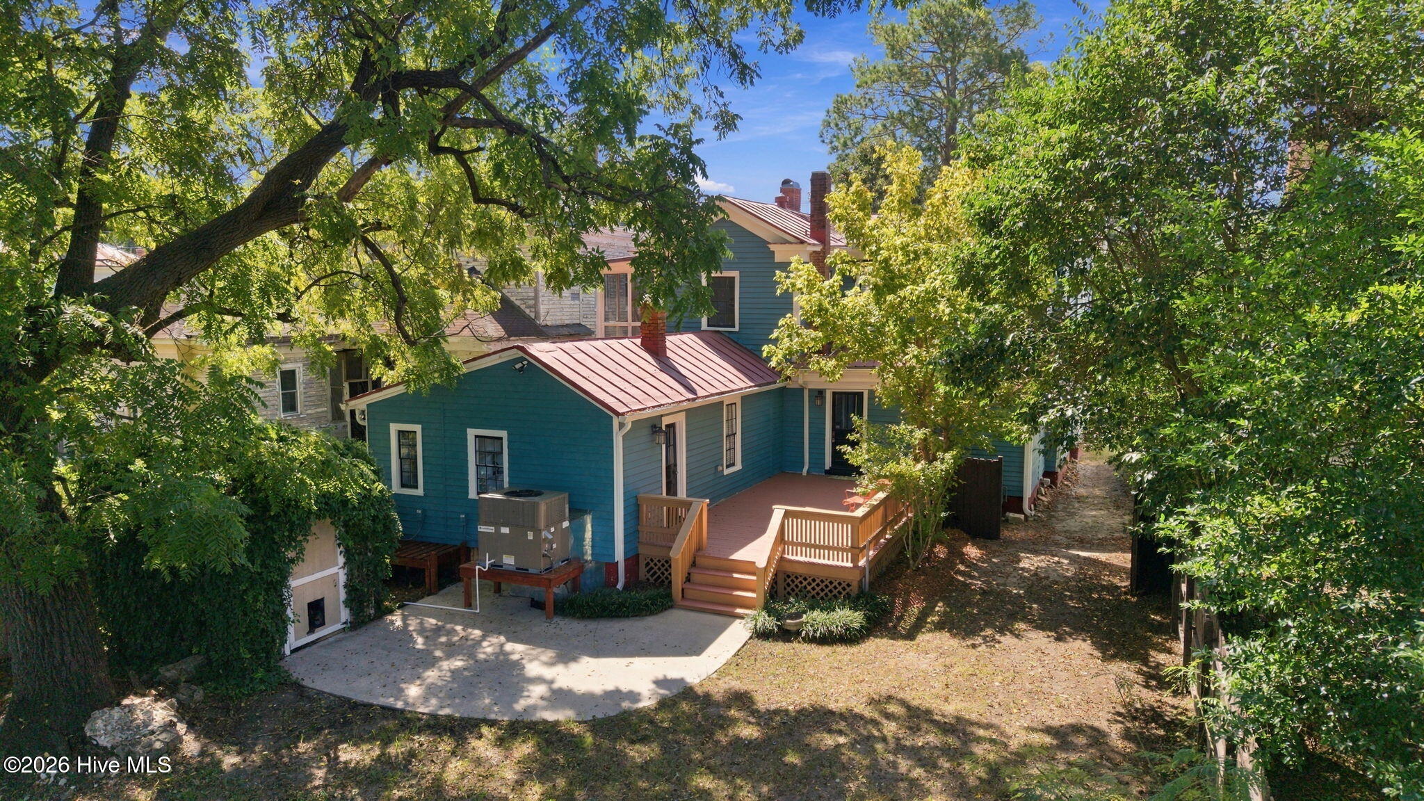 206 E 2nd Street Property Photo 11