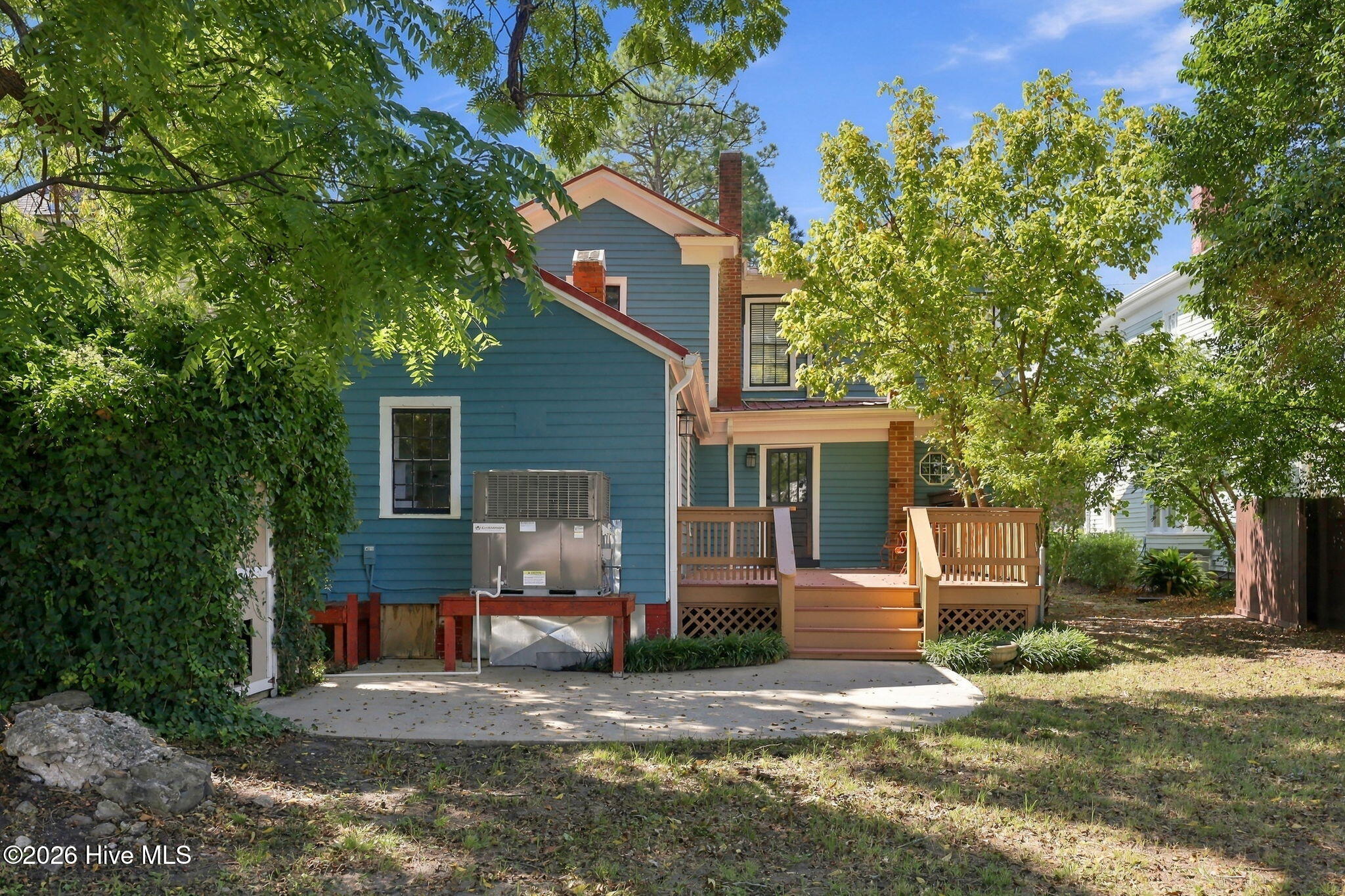 206 E 2nd Street Property Photo 64