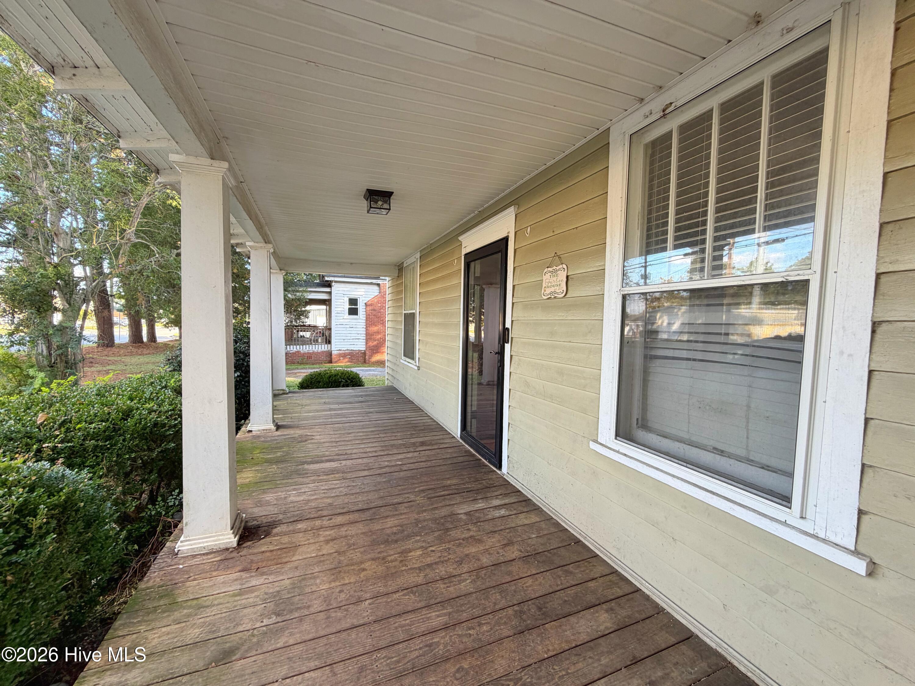 1103 W 5th Street Property Photo 5