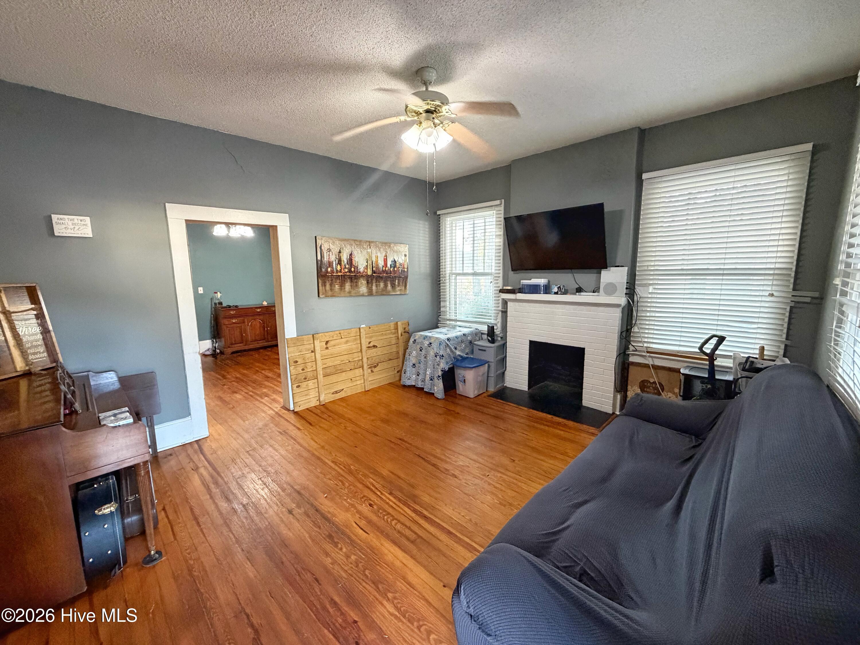 1103 W 5th Street Property Photo 6