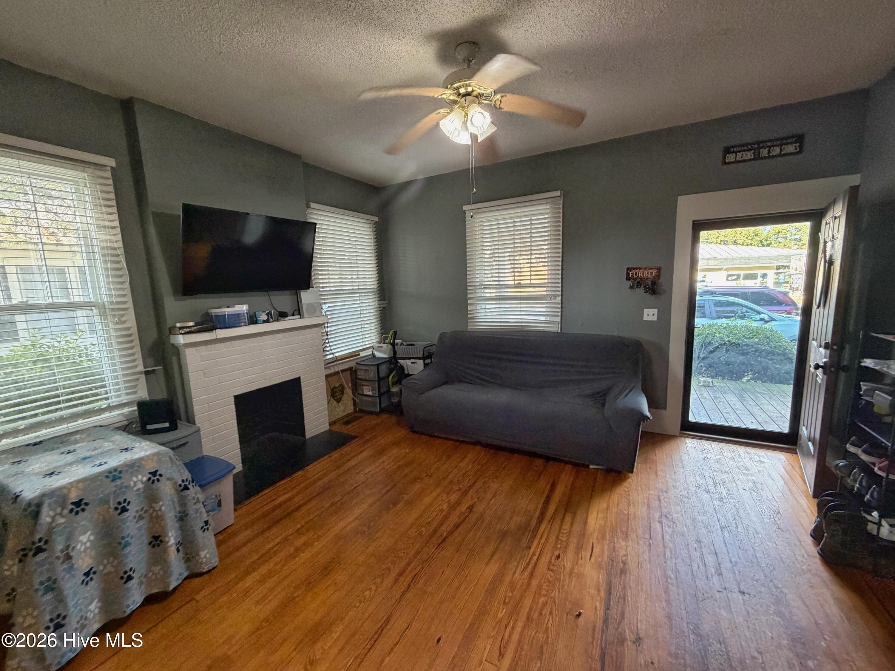 1103 W 5th Street Property Photo 7