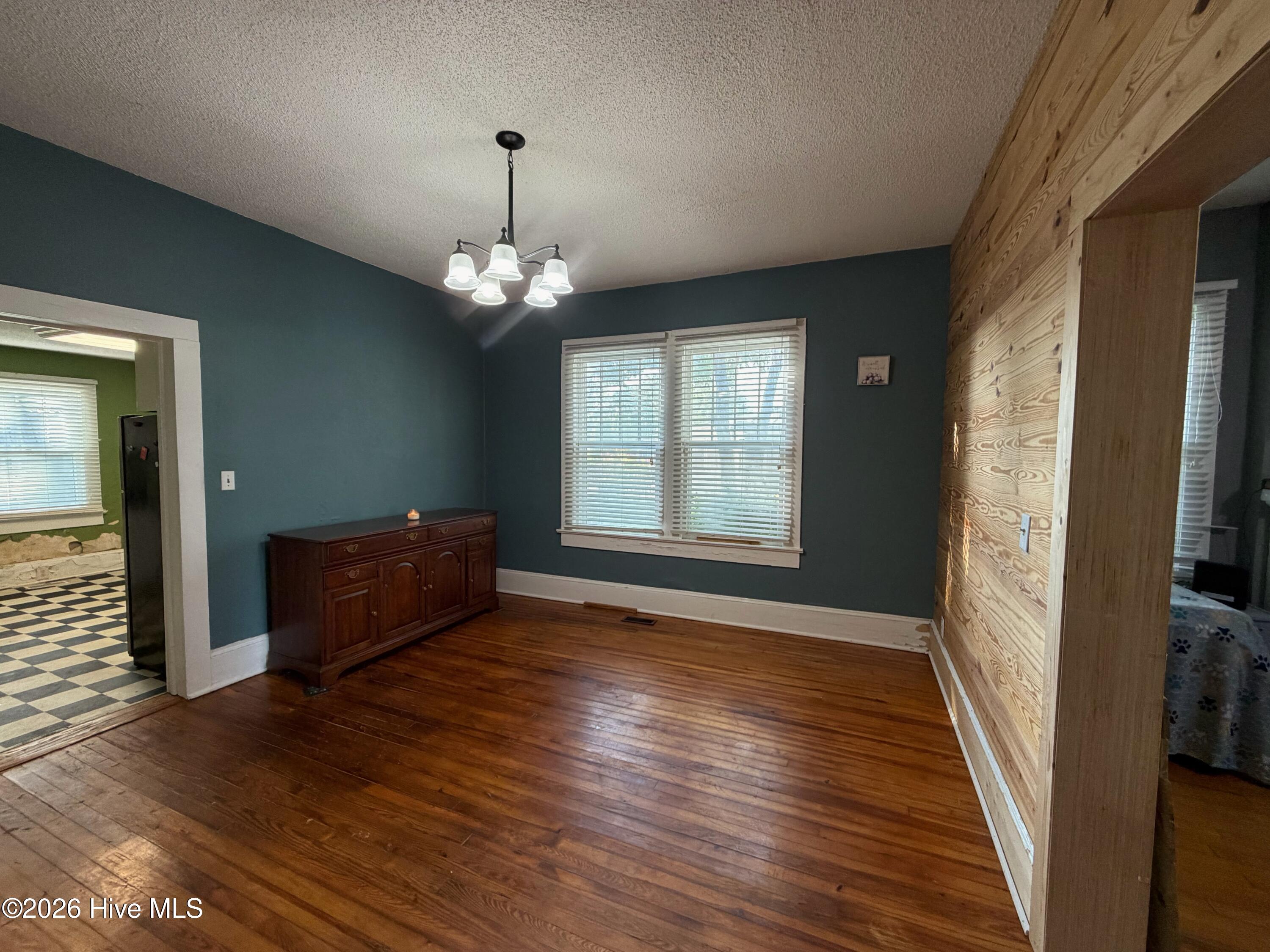 1103 W 5th Street Property Photo 11