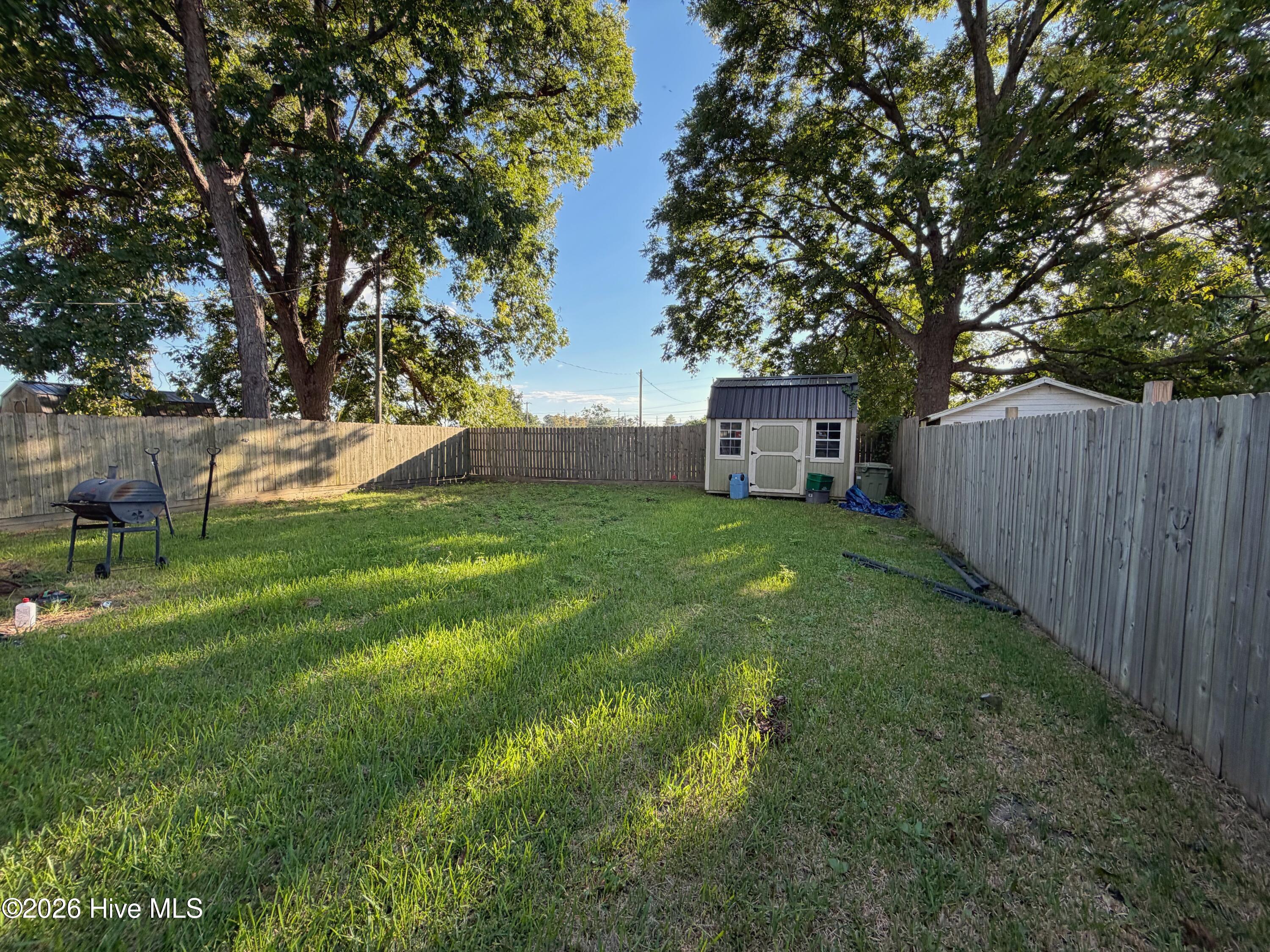 1103 W 5th Street Property Photo 16