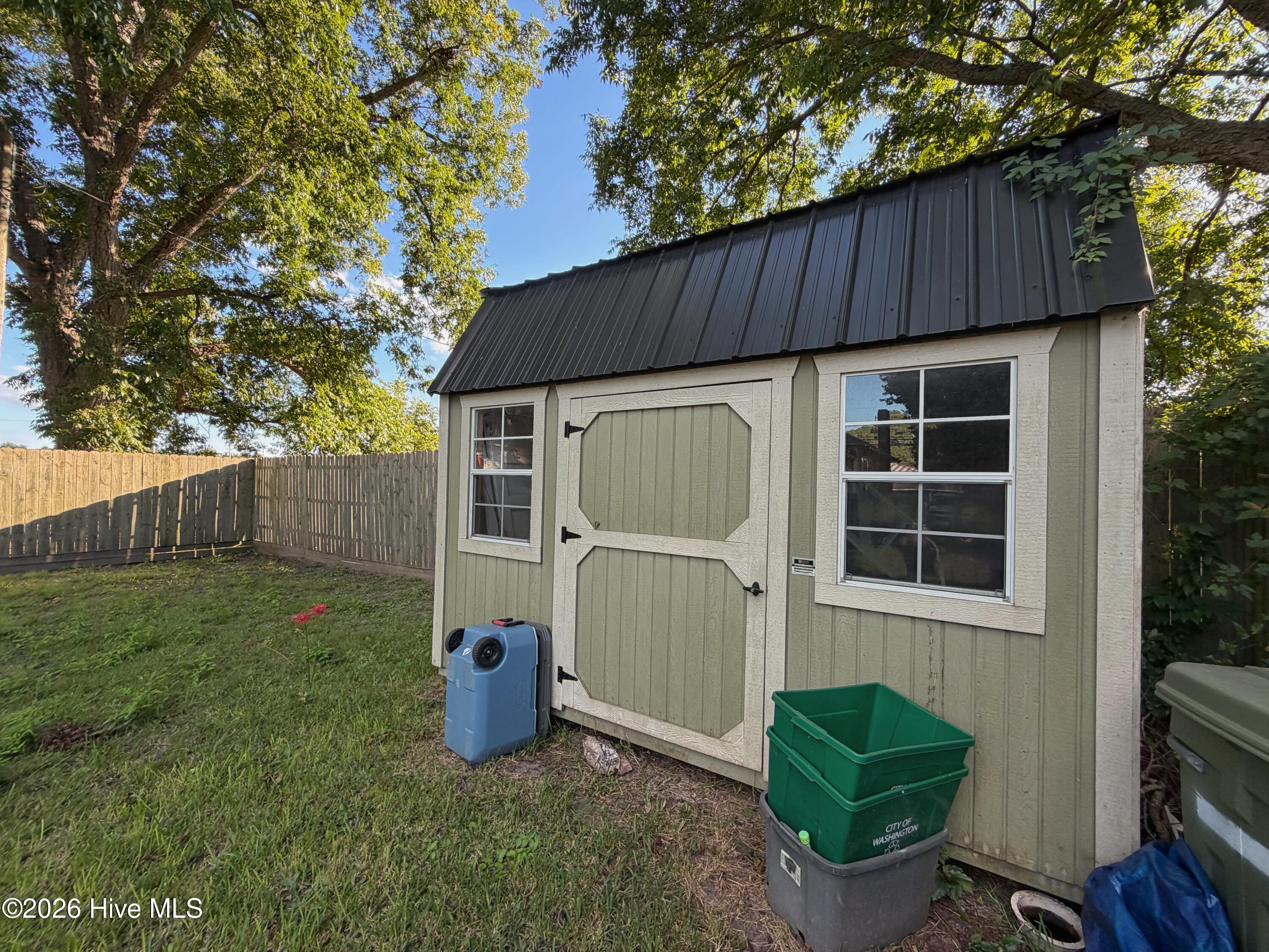 1103 W 5th Street Property Photo 17