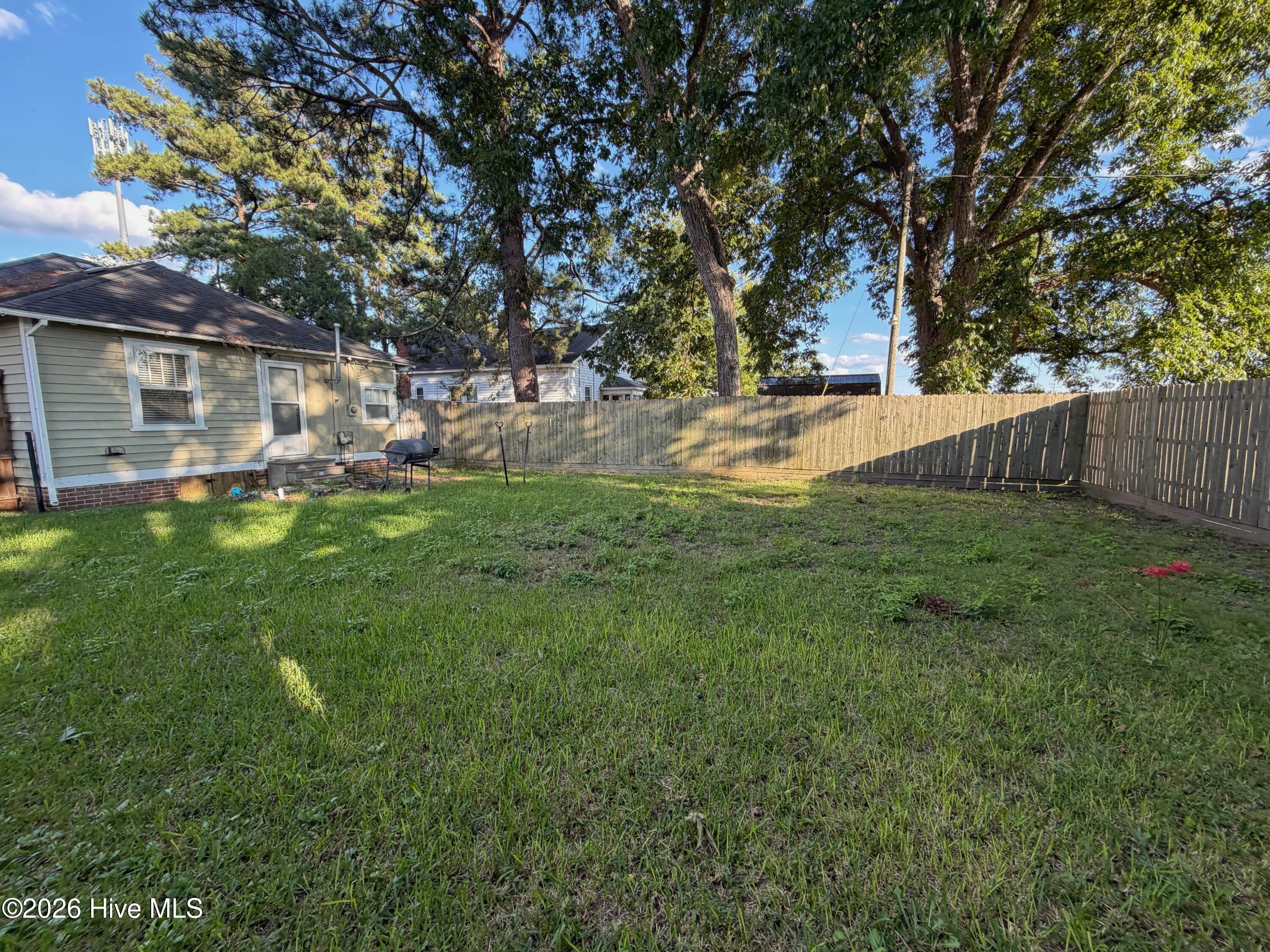 1103 W 5th Street Property Photo 18