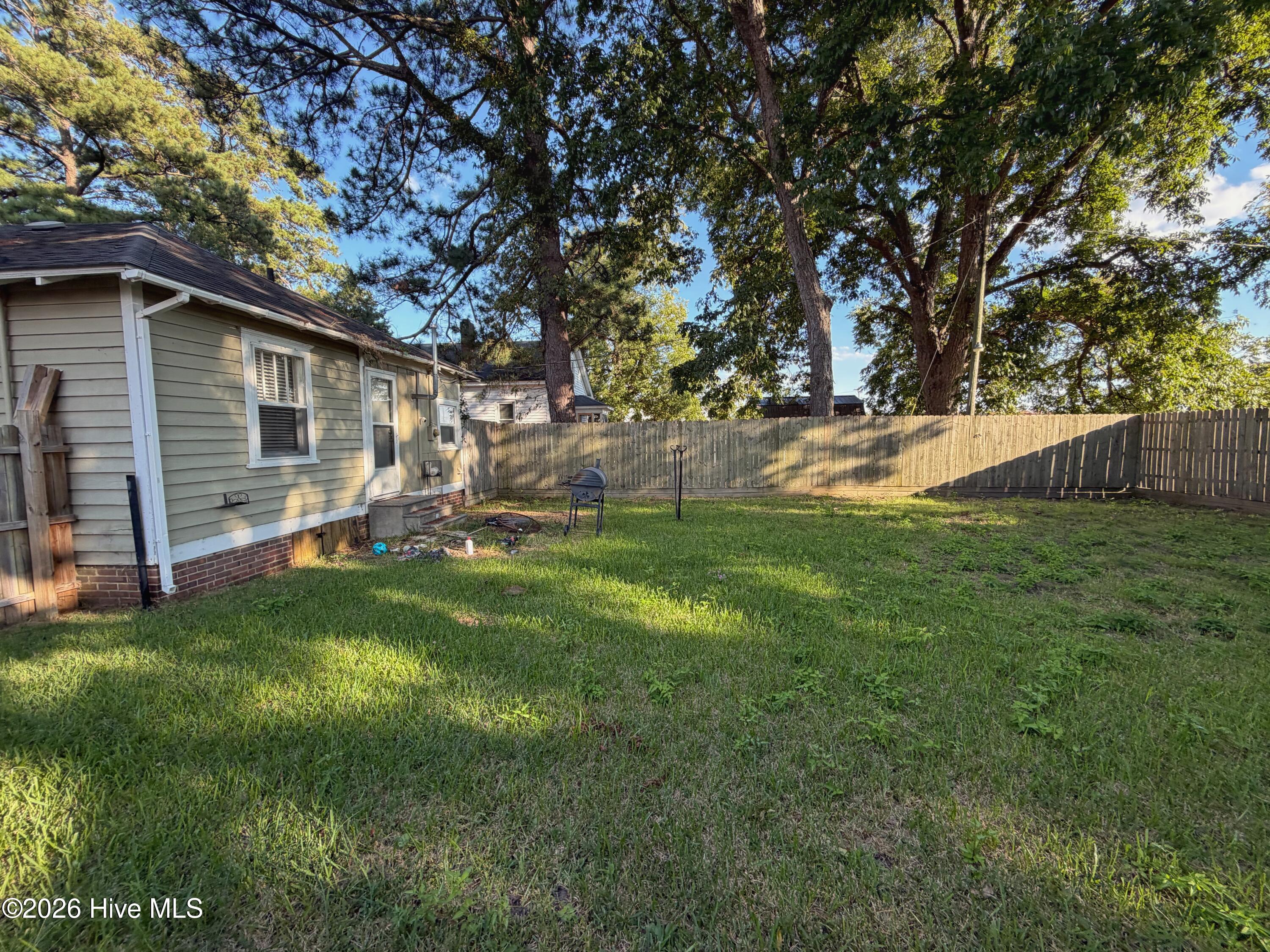 1103 W 5th Street Property Photo 19
