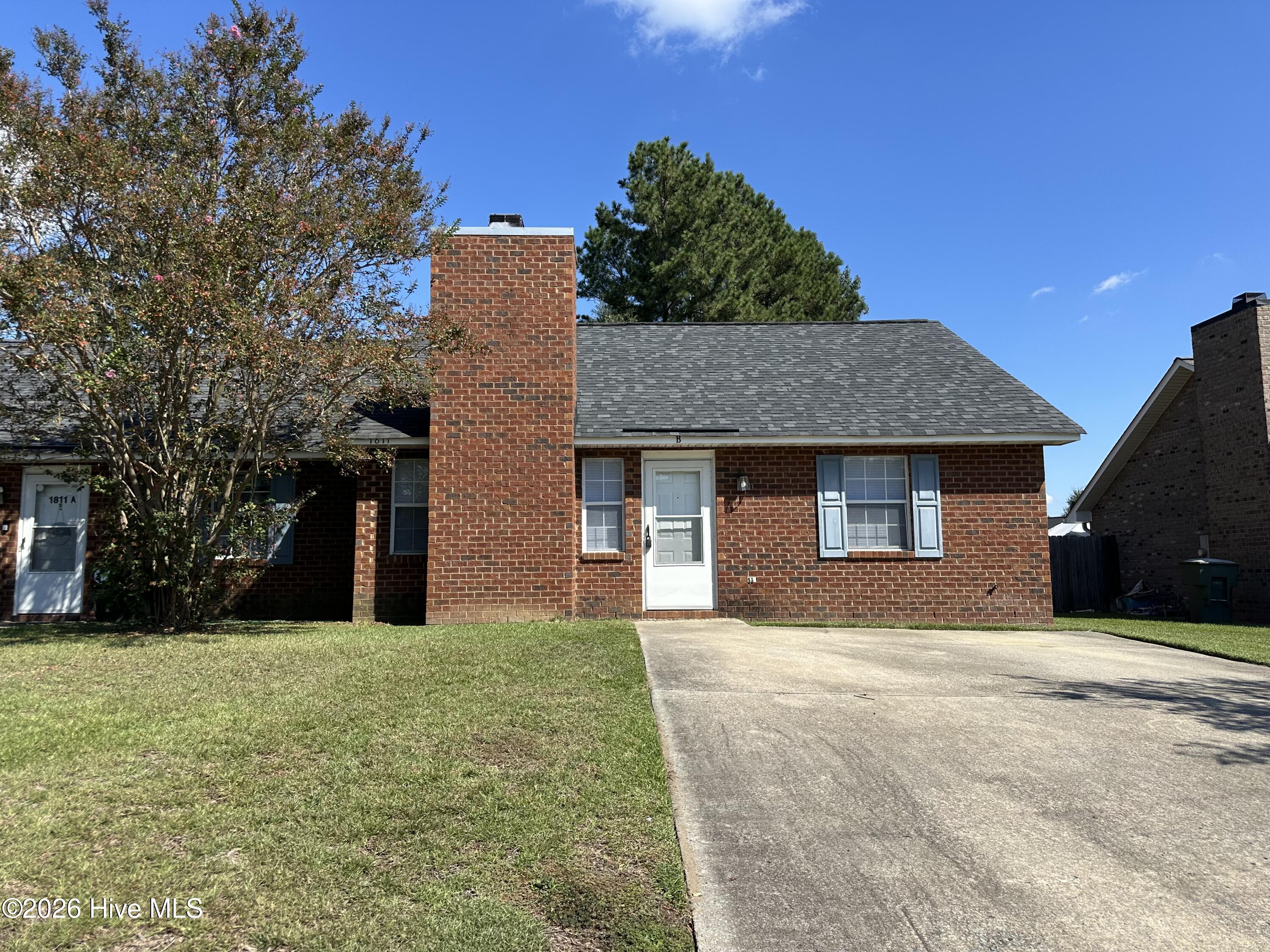 1811 Summerhaven Drive B Property Photo 1