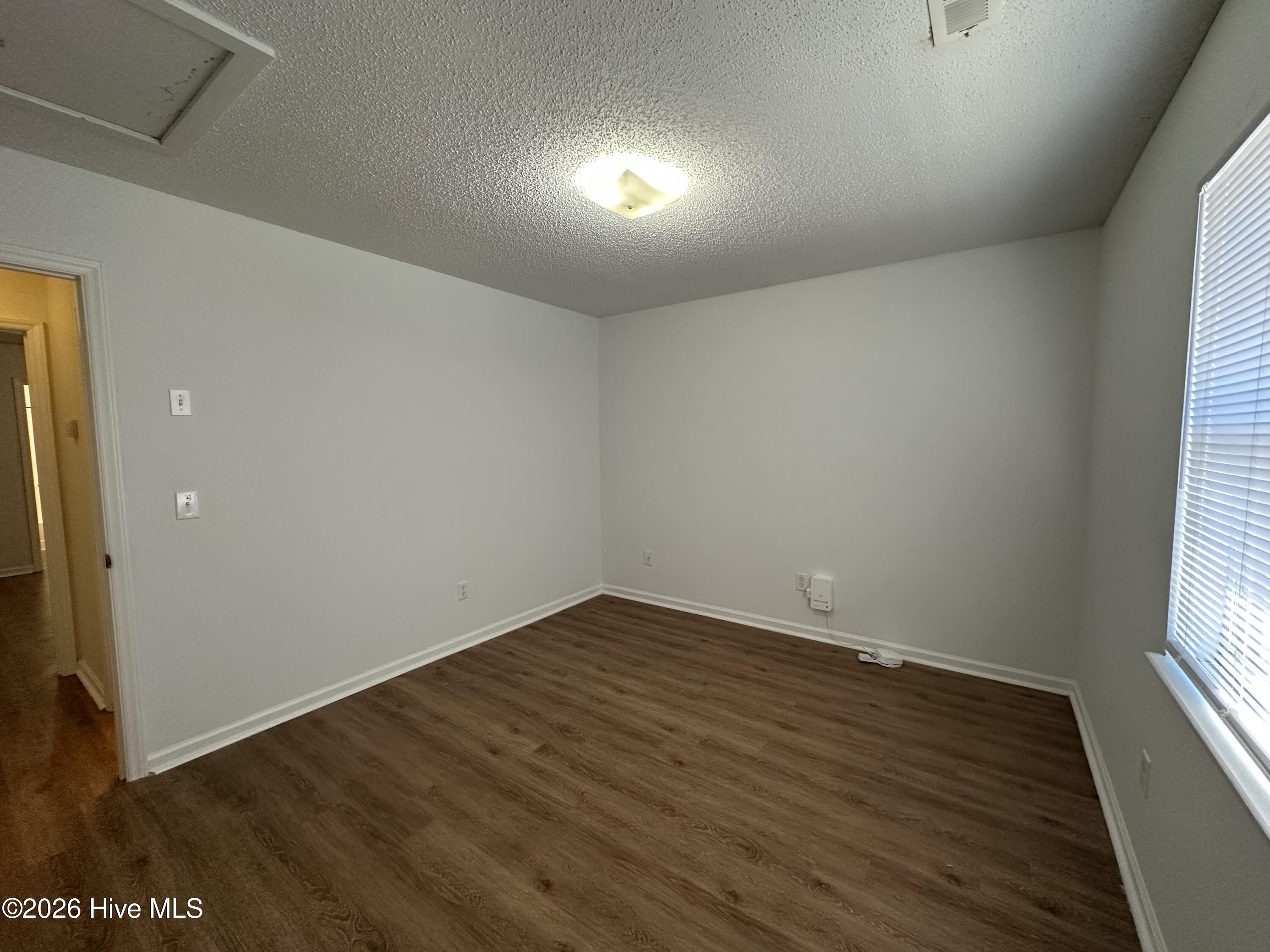 1811 Summerhaven Drive B Property Photo 6