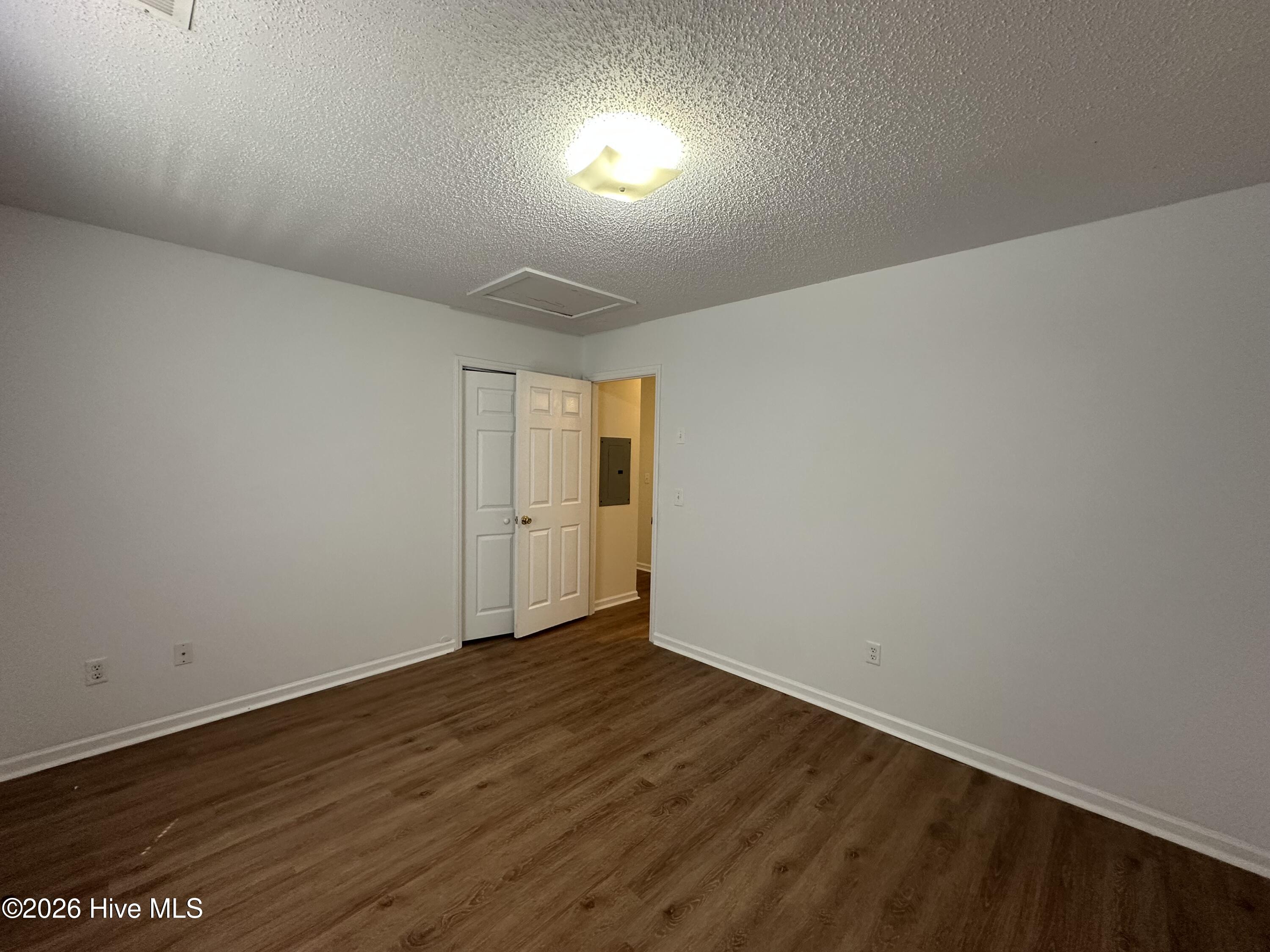1811 Summerhaven Drive B Property Photo 7