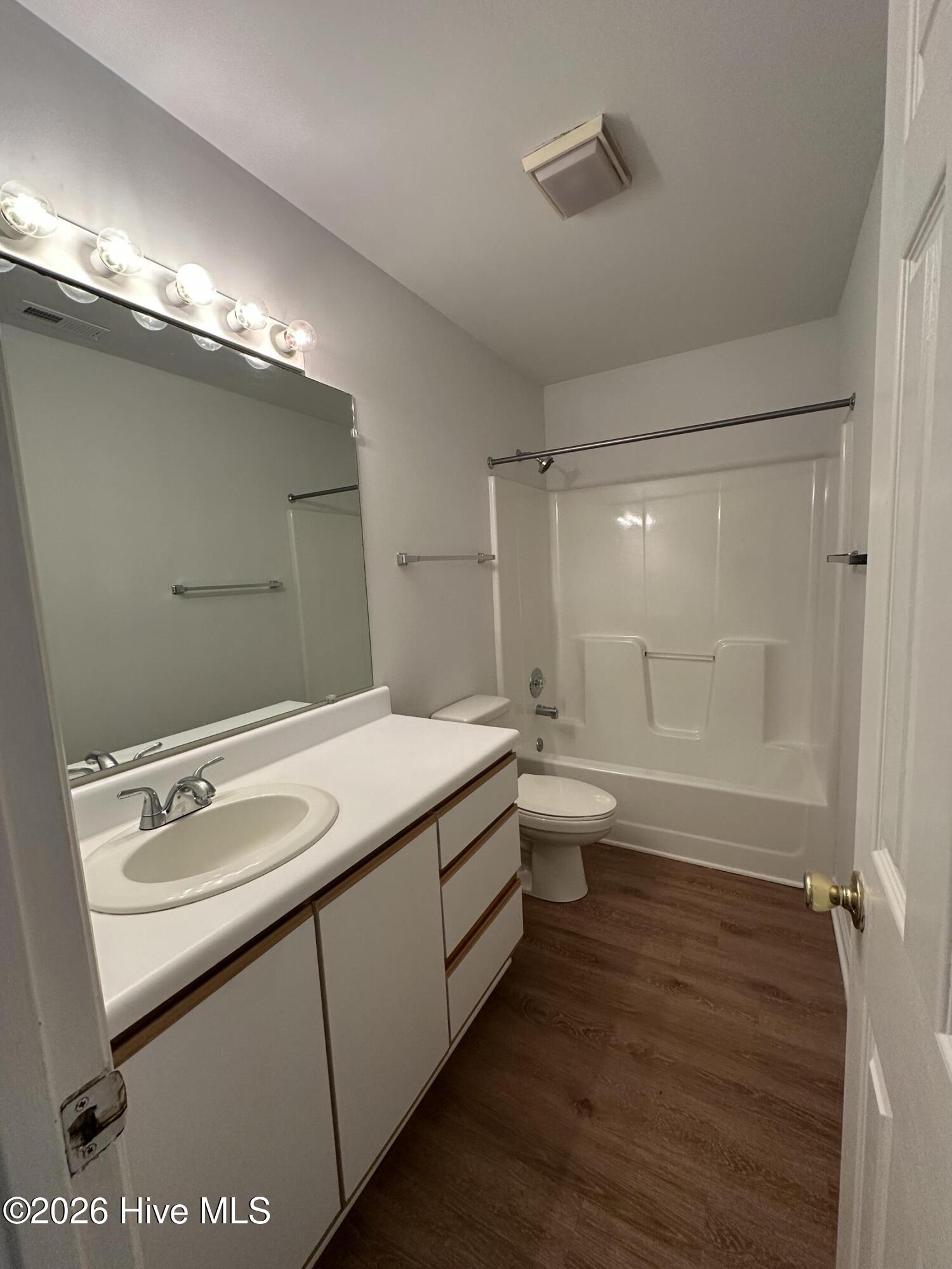 1811 Summerhaven Drive B Property Photo 8