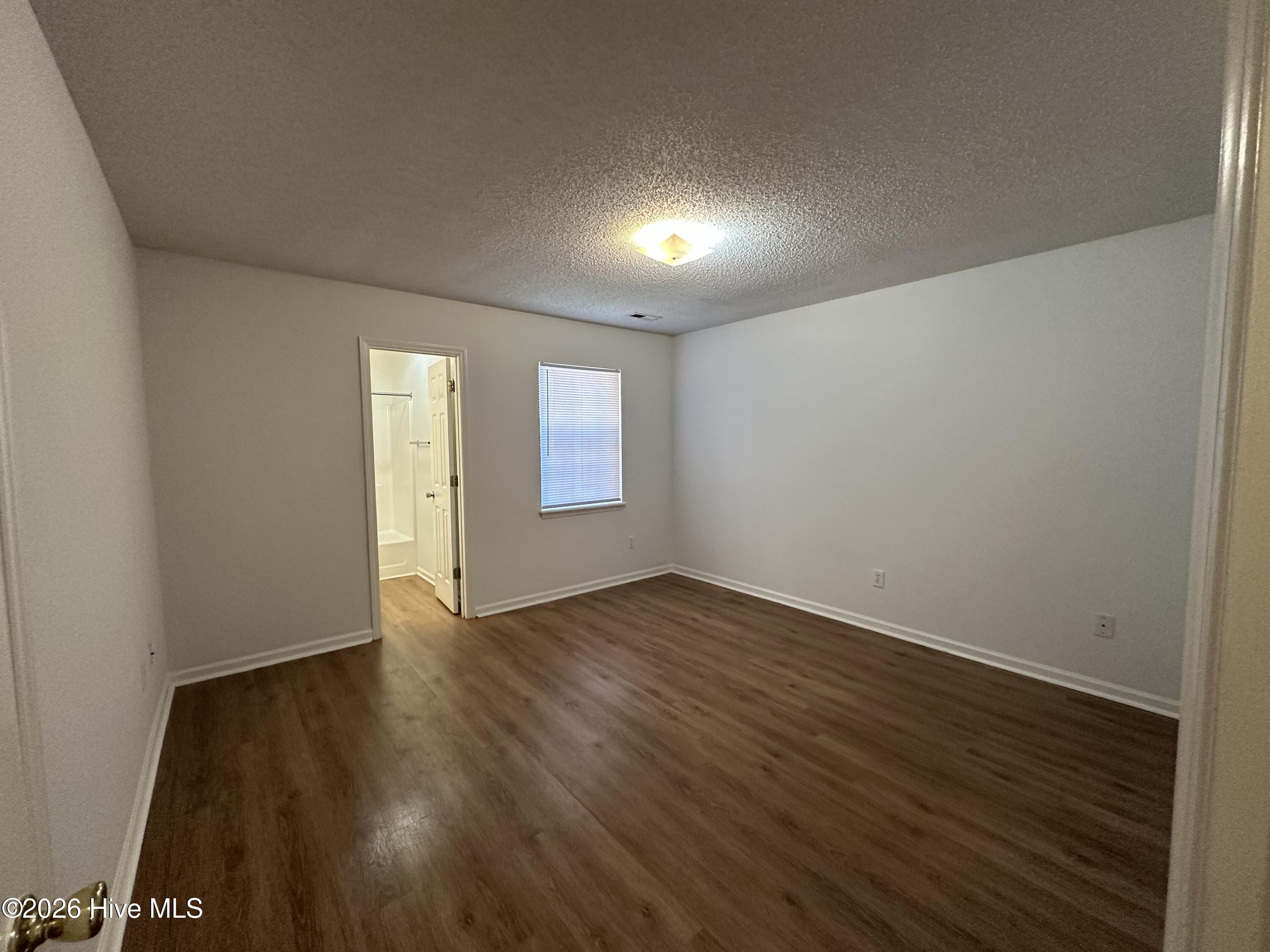 1811 Summerhaven Drive B Property Photo 9