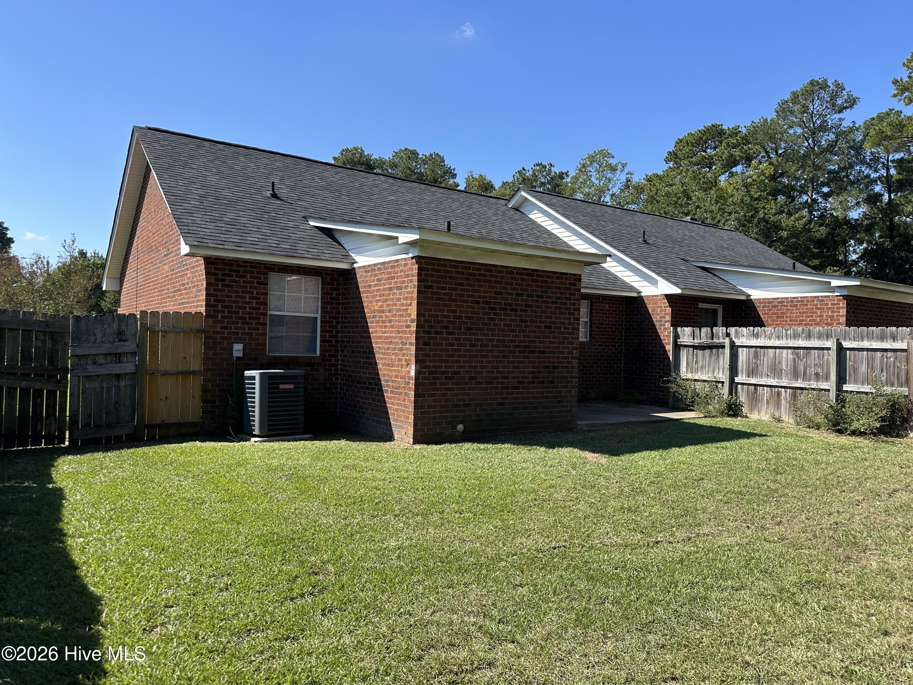 1811 Summerhaven Drive B Property Photo 12