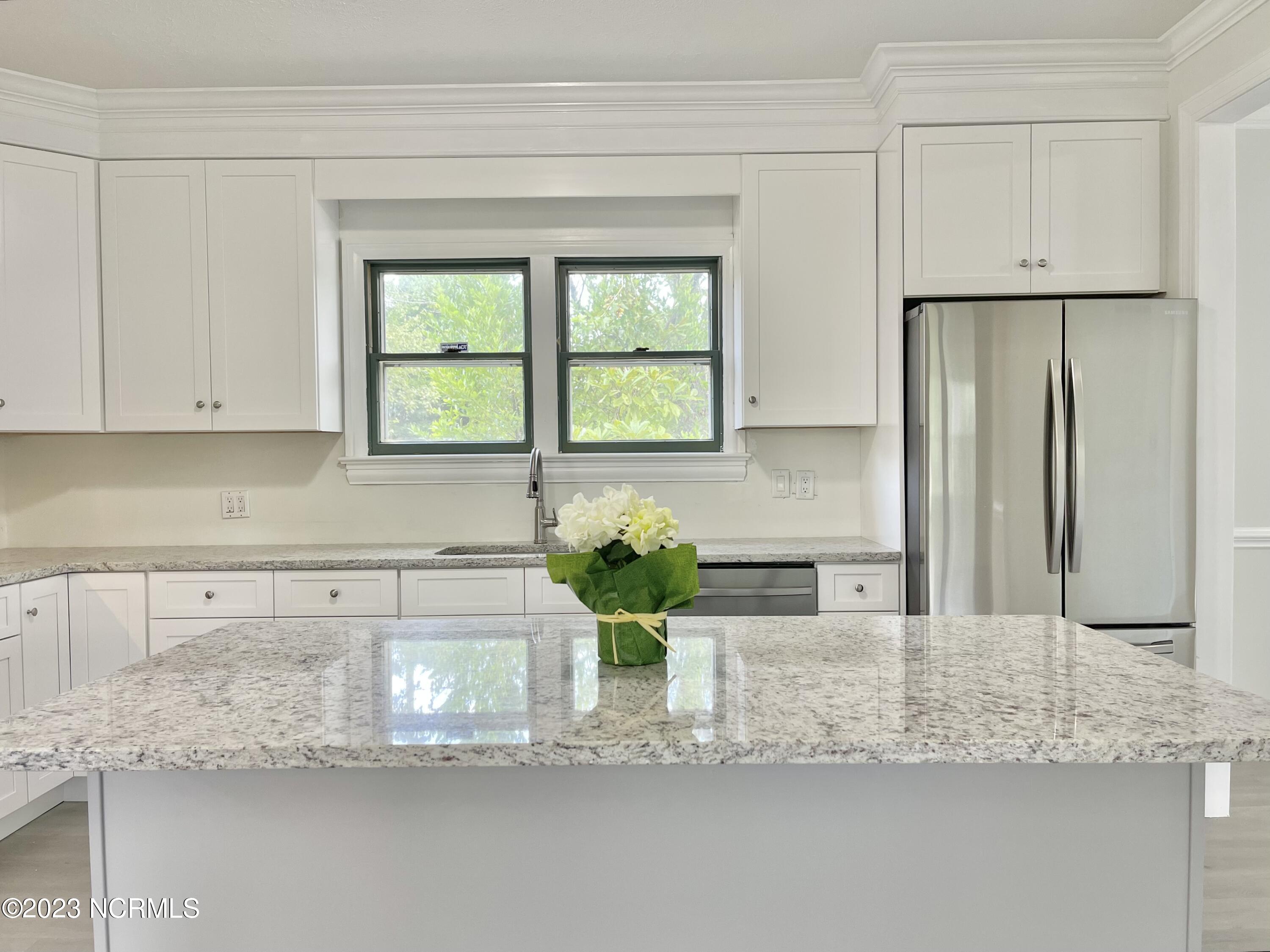 266 W Frink Street Property Photo 4