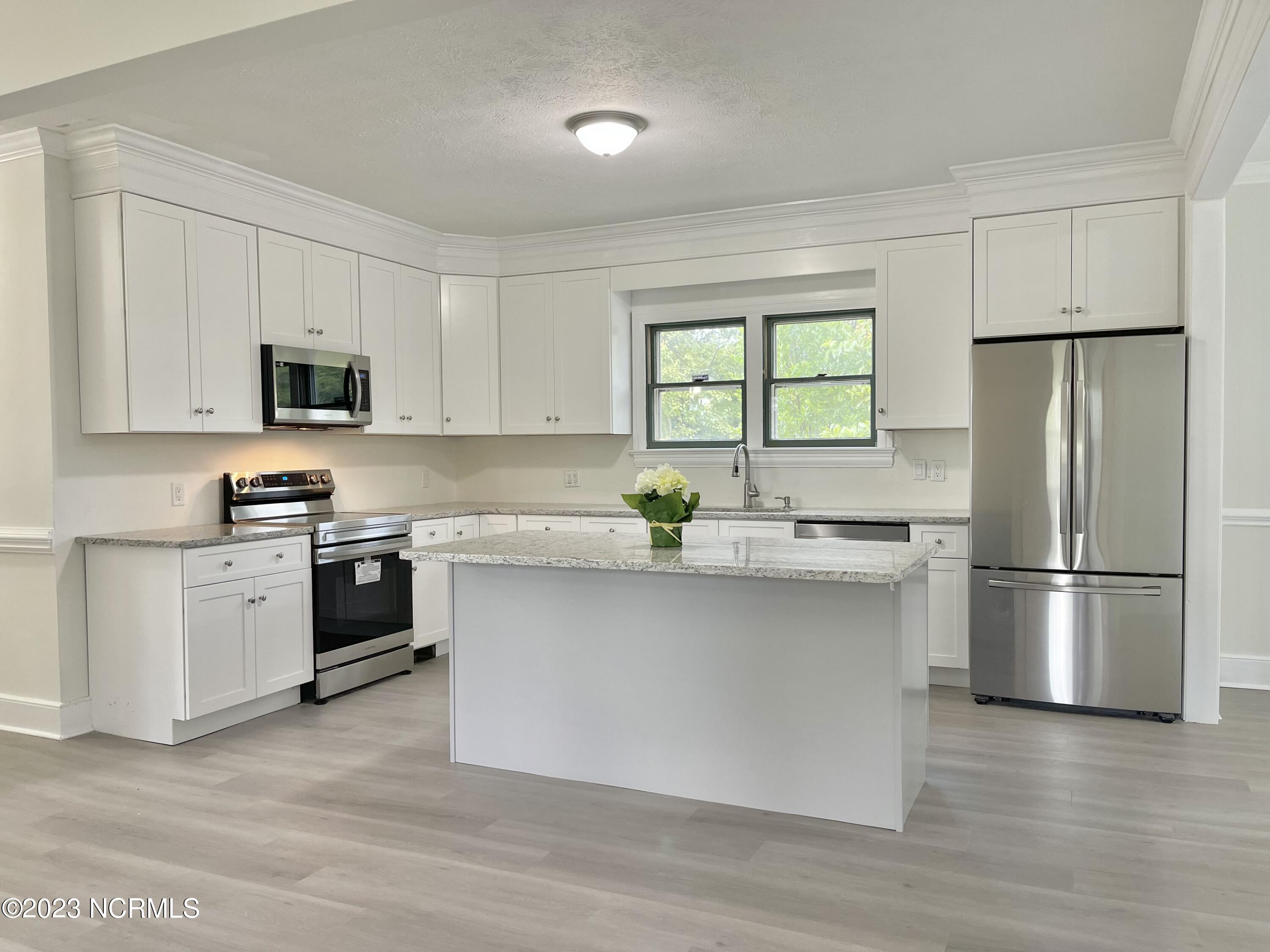 266 W Frink Street Property Photo 5