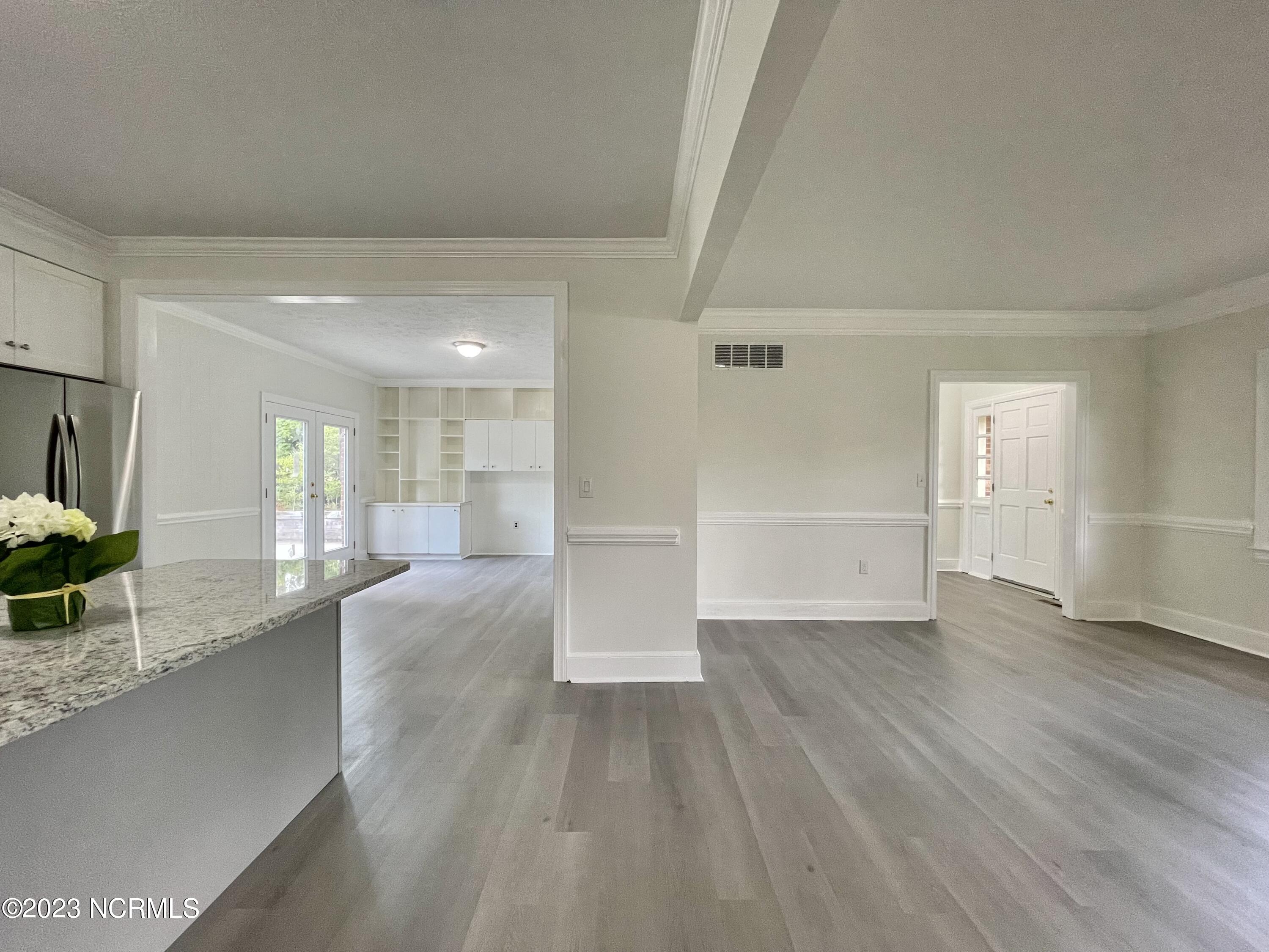 266 W Frink Street Property Photo 23