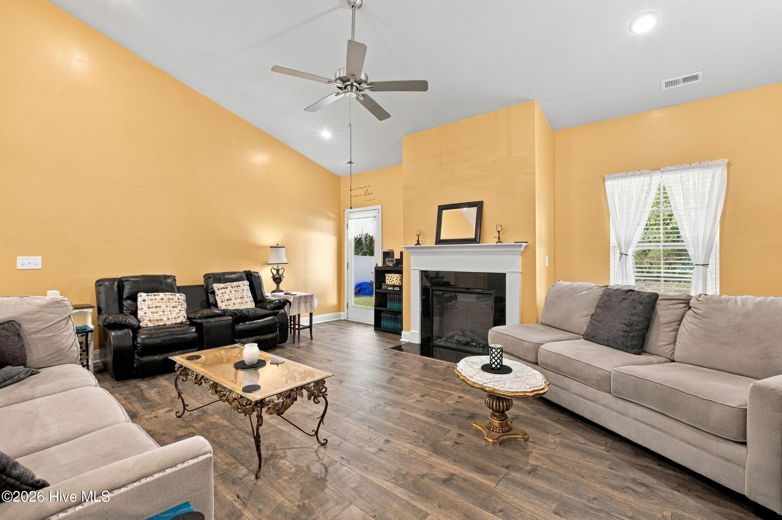 715 Greenwich Place Property Photo 6