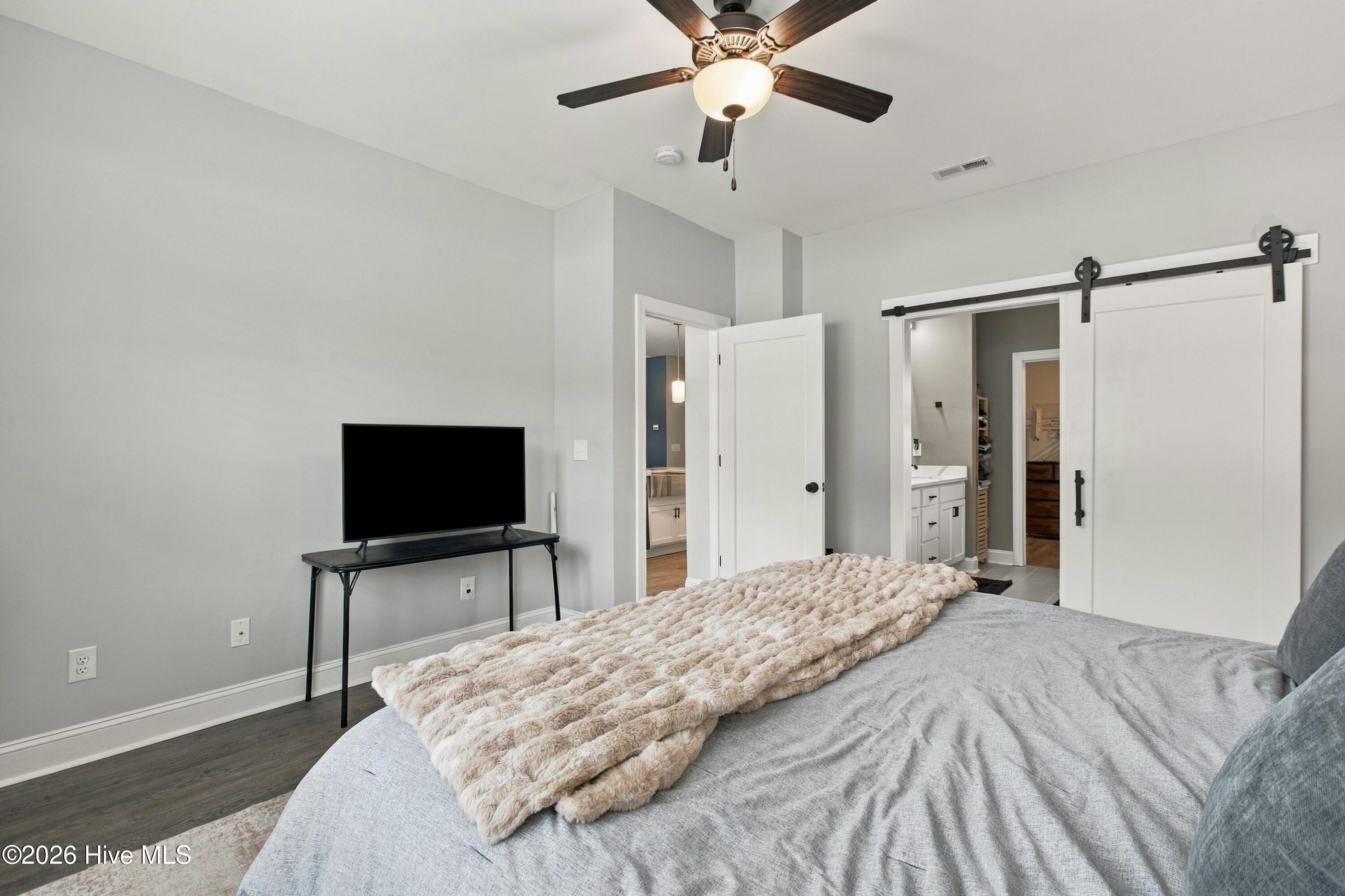 114 E Camp Kiro Road Property Photo 16
