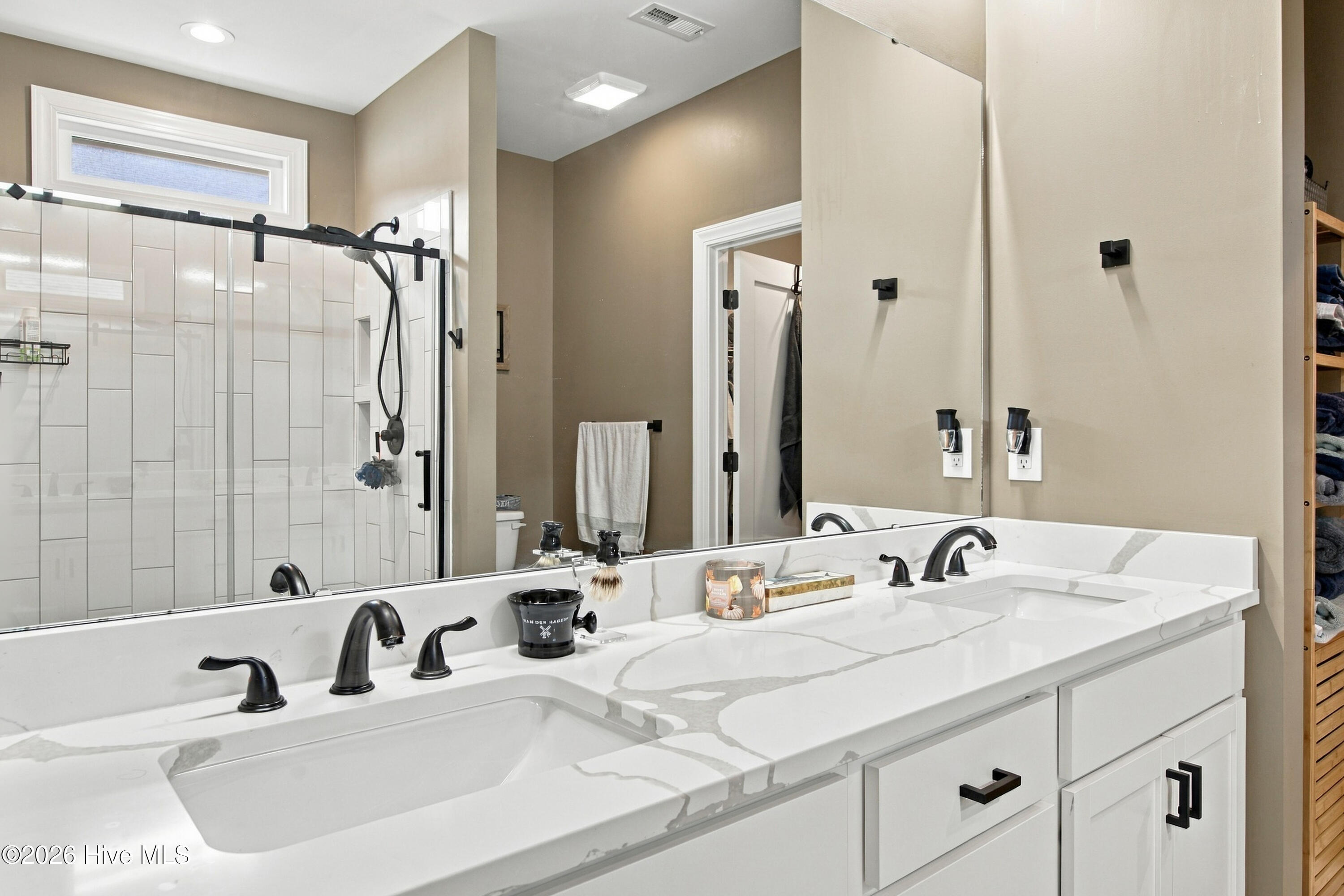 114 E Camp Kiro Road Property Photo 18