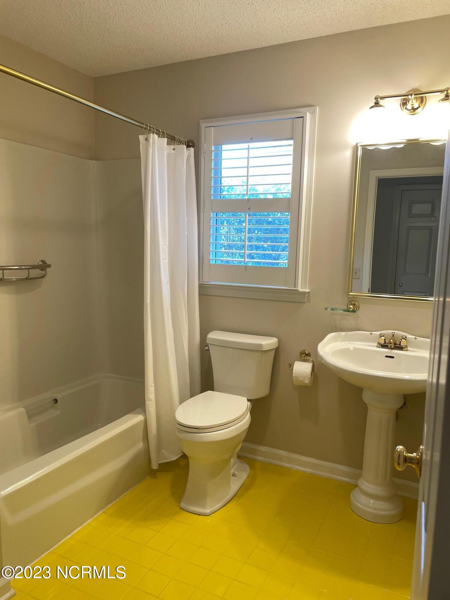 260 Saint Andrews Drive Property Photo 16