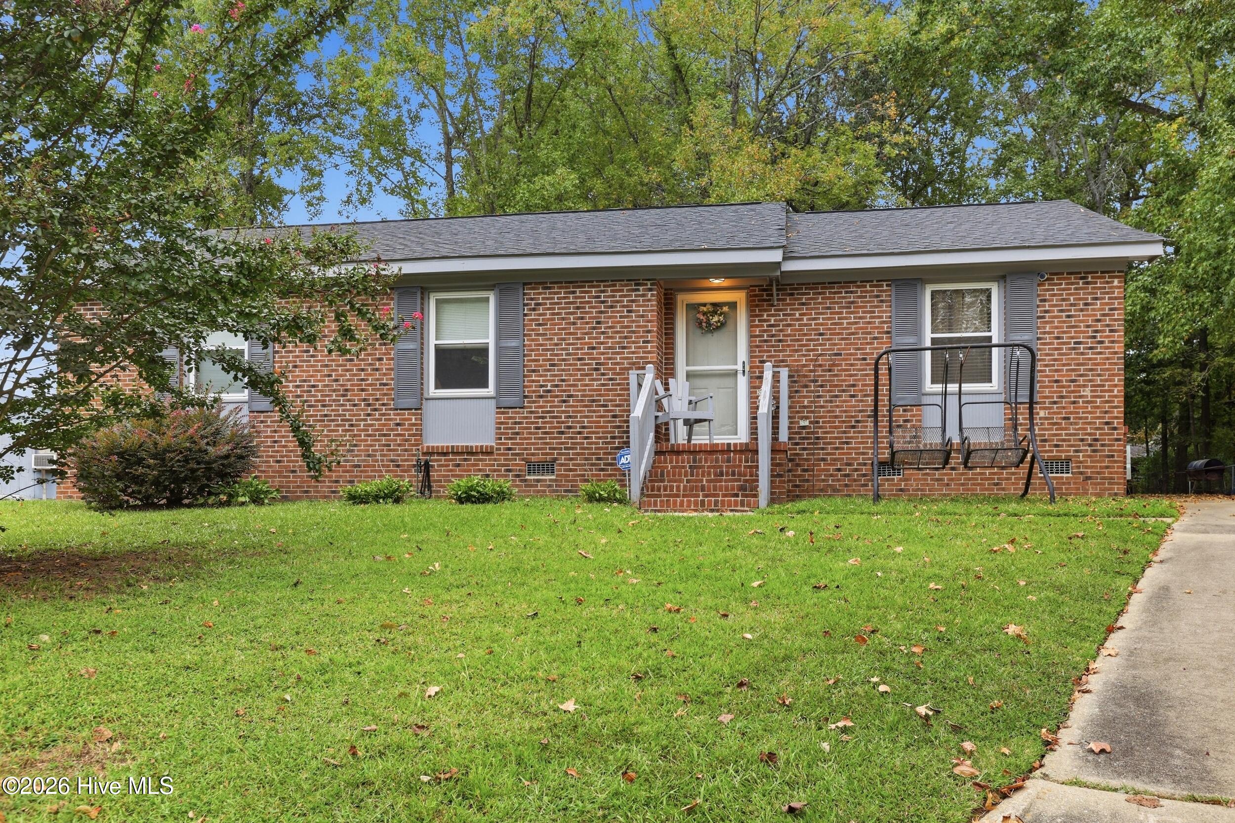 2109 Shamrock Drive E Property Photo 1