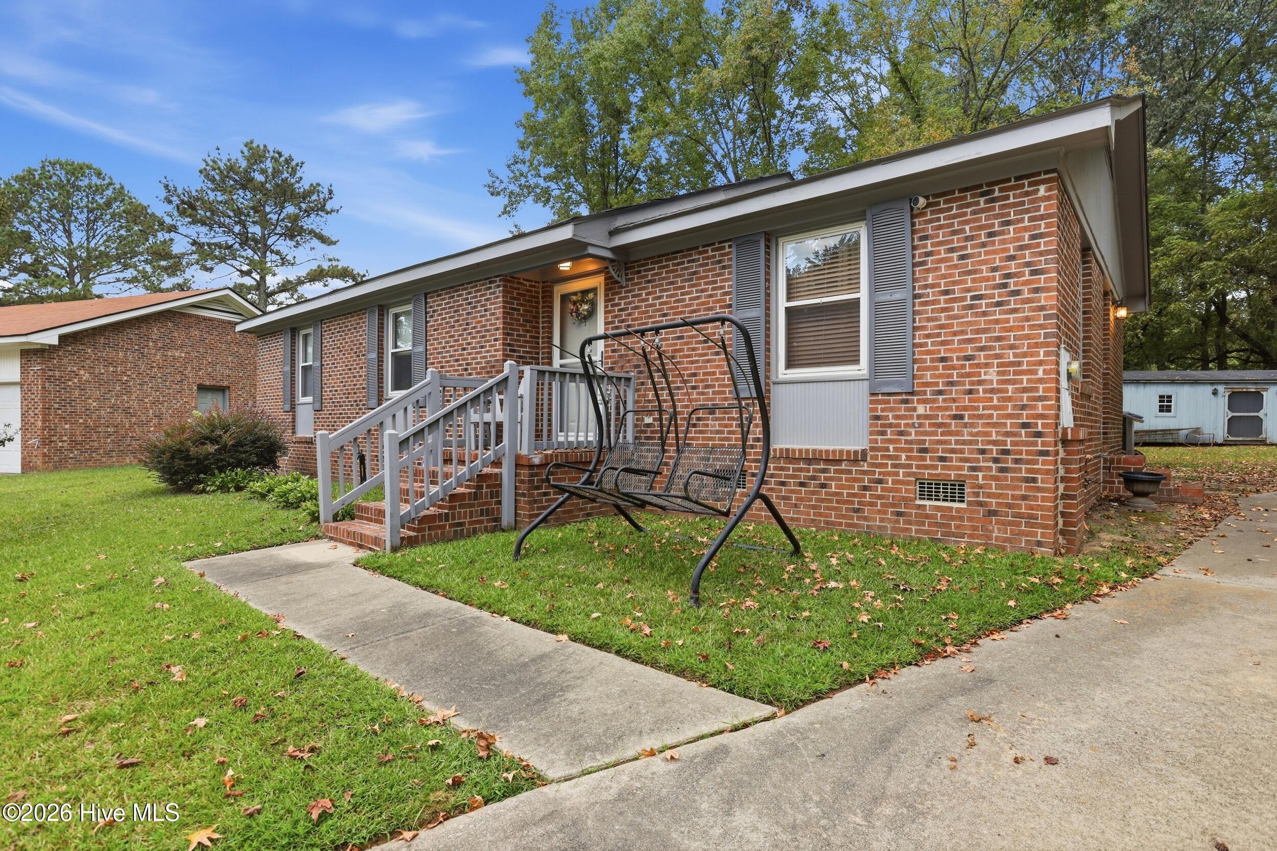 2109 Shamrock Drive E Property Photo 2