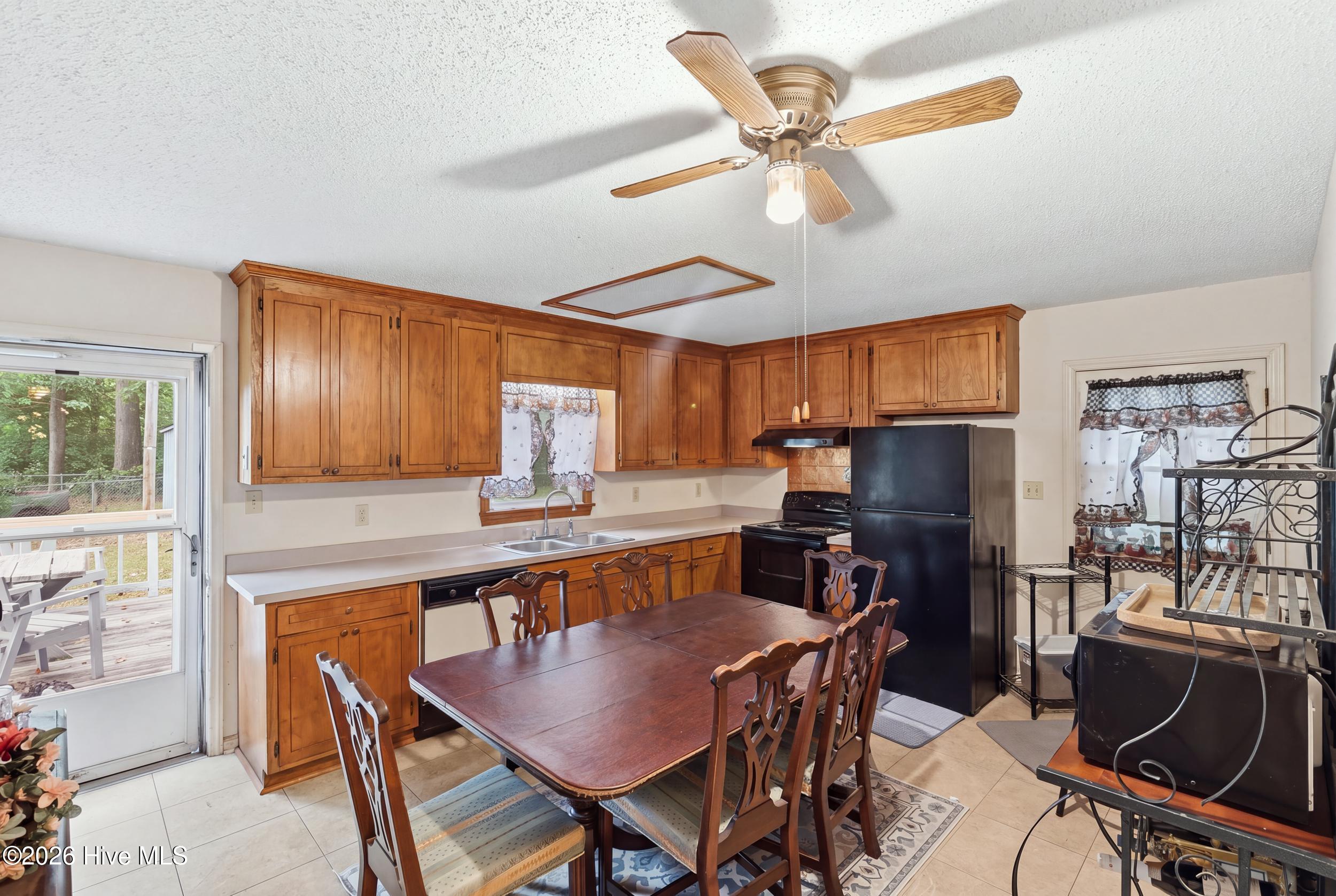 2109 Shamrock Drive E Property Photo 5
