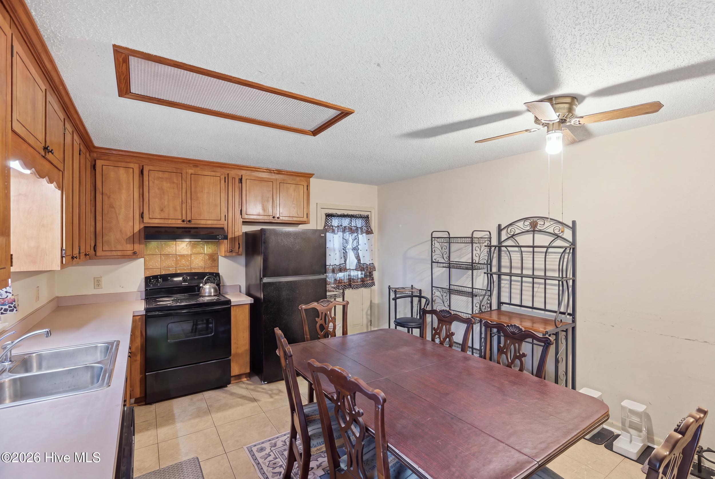 2109 Shamrock Drive E Property Photo 6