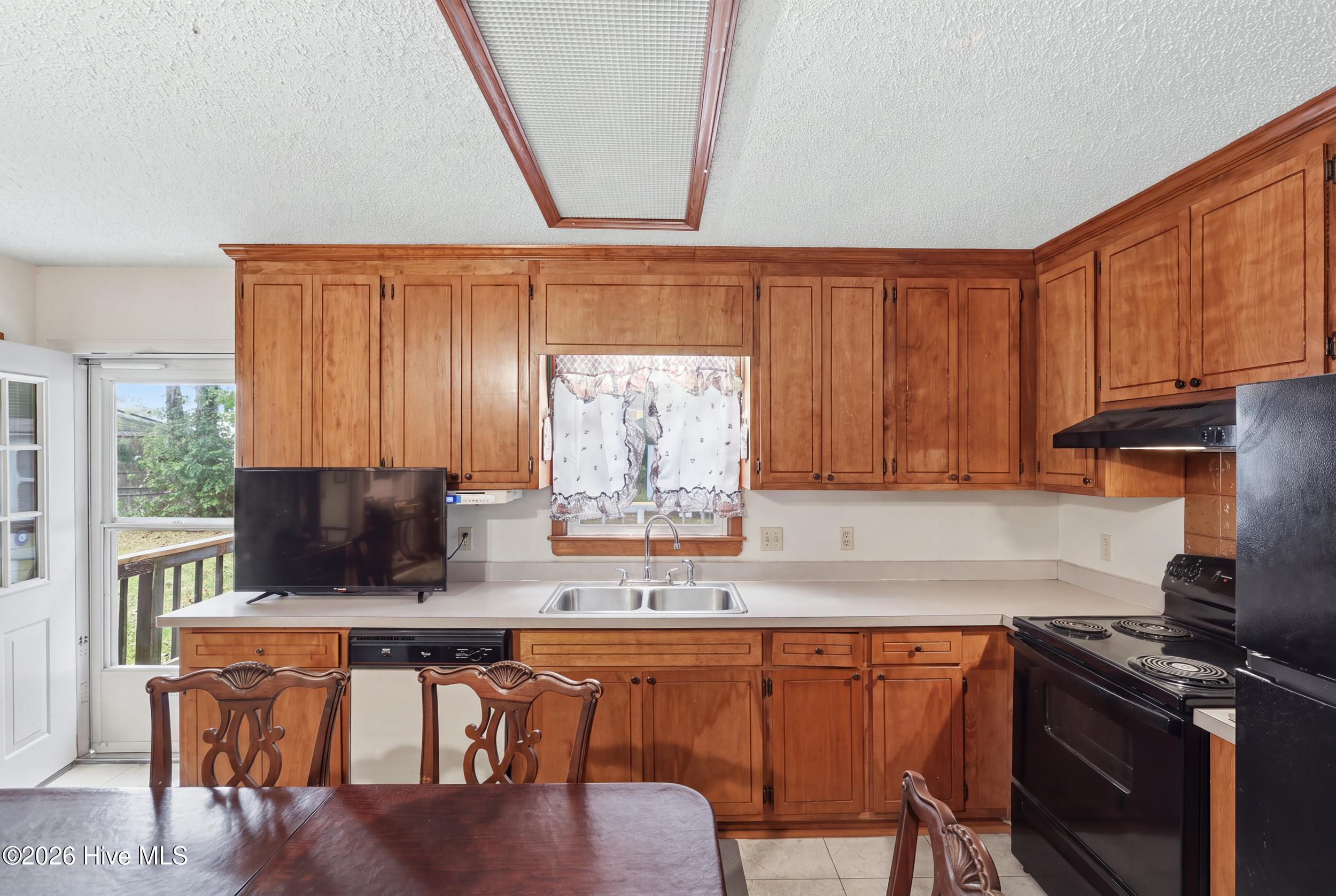 2109 Shamrock Drive E Property Photo 8