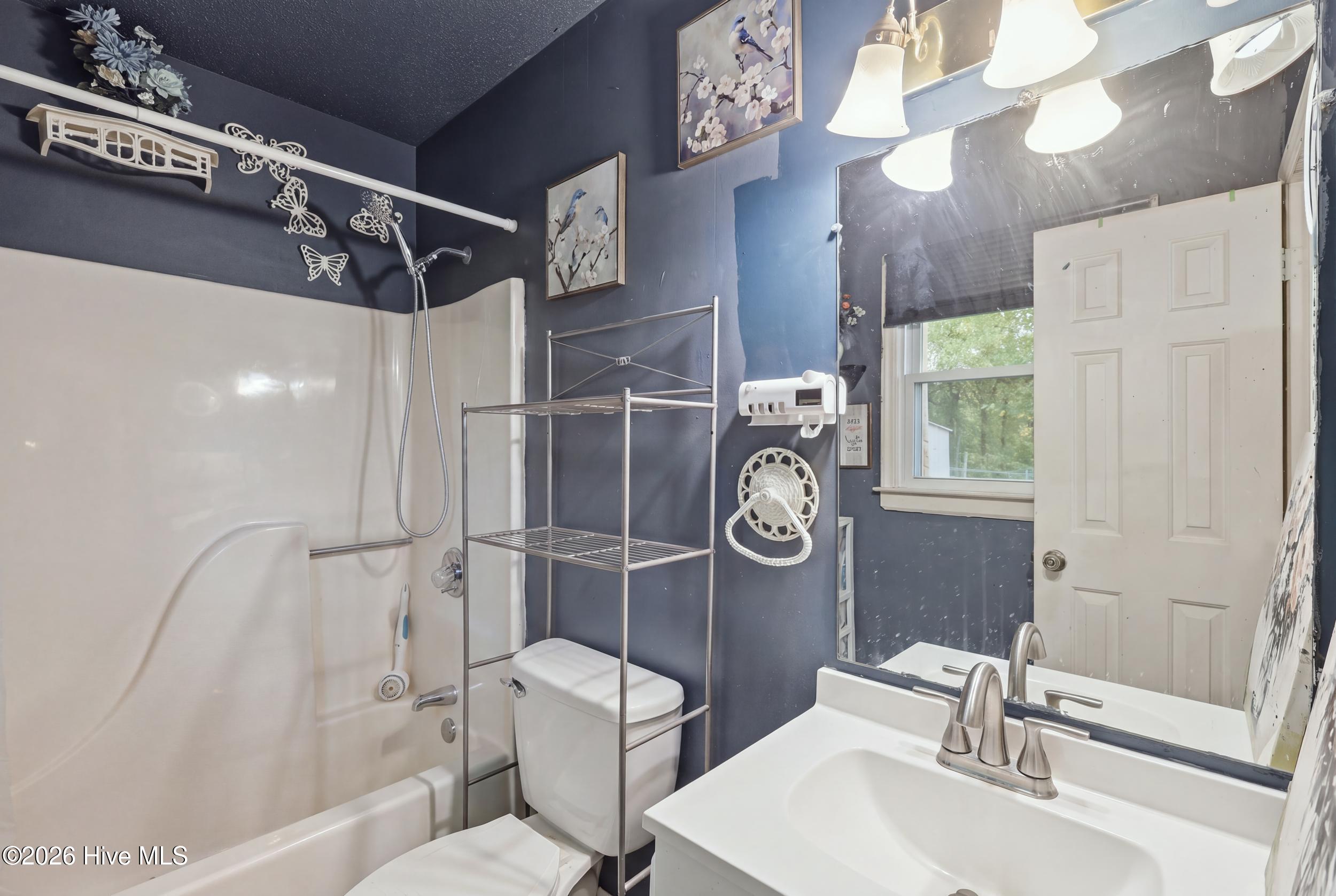 2109 Shamrock Drive E Property Photo 15
