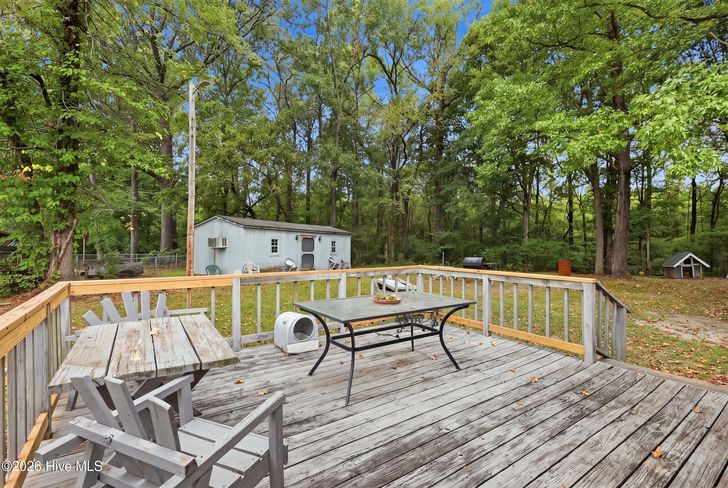 2109 Shamrock Drive E Property Photo 16