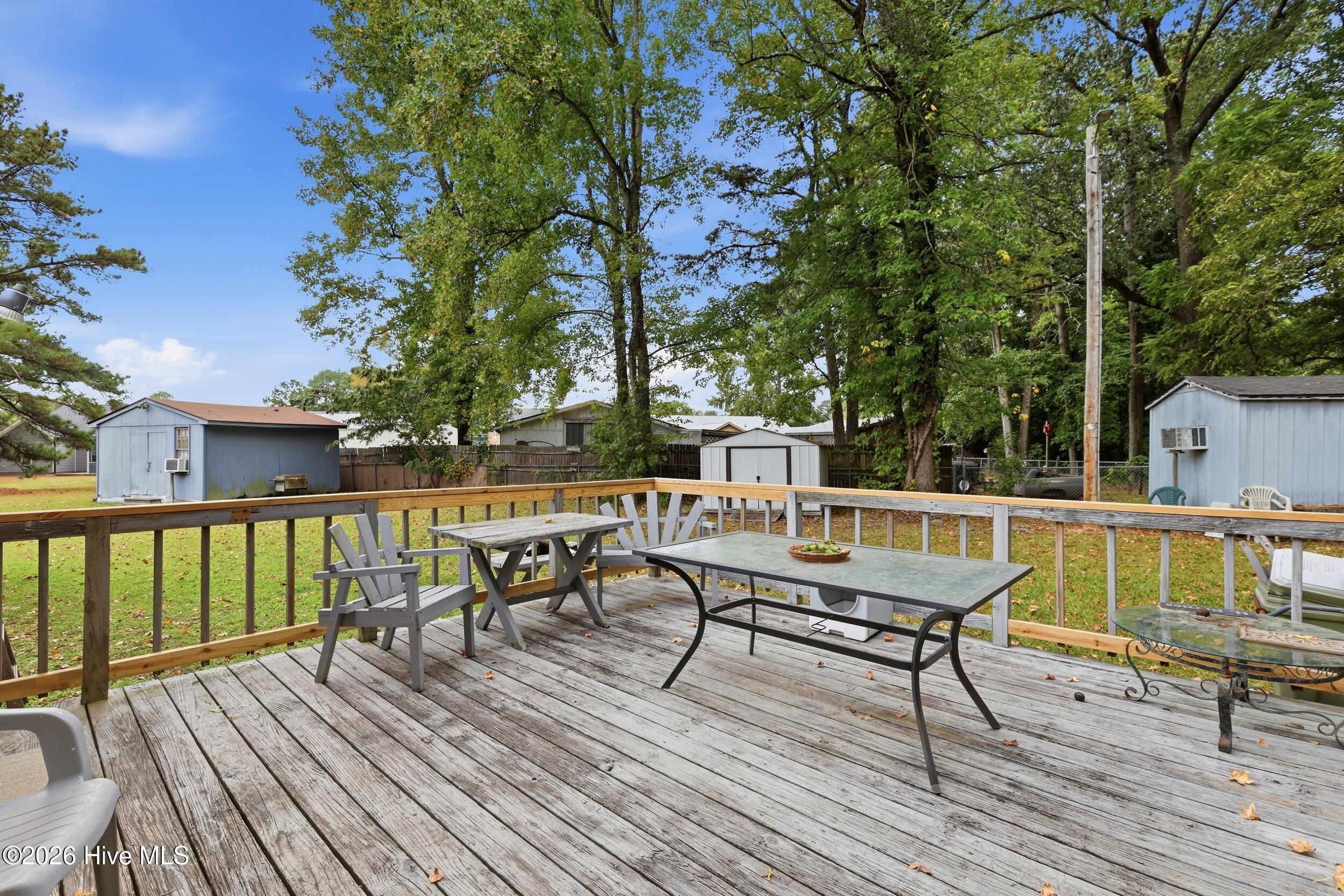 2109 Shamrock Drive E Property Photo 17