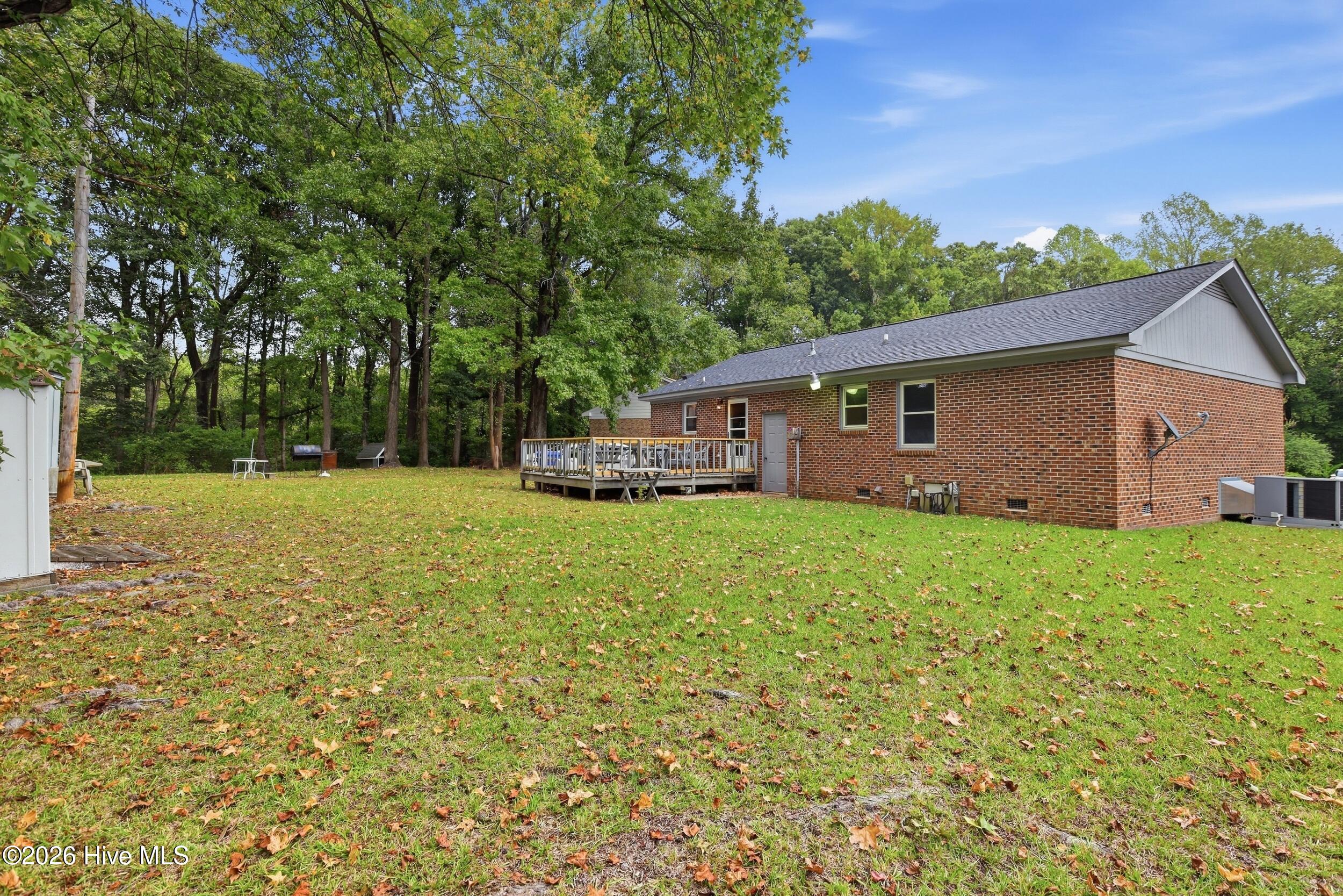 2109 Shamrock Drive E Property Photo 23