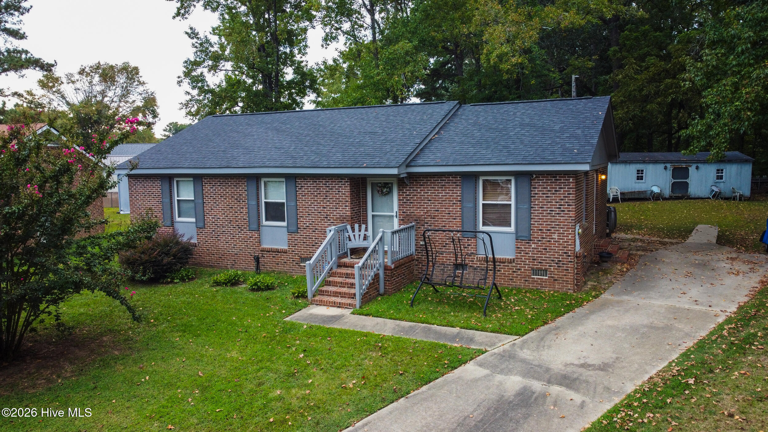 2109 Shamrock Drive E Property Photo 24