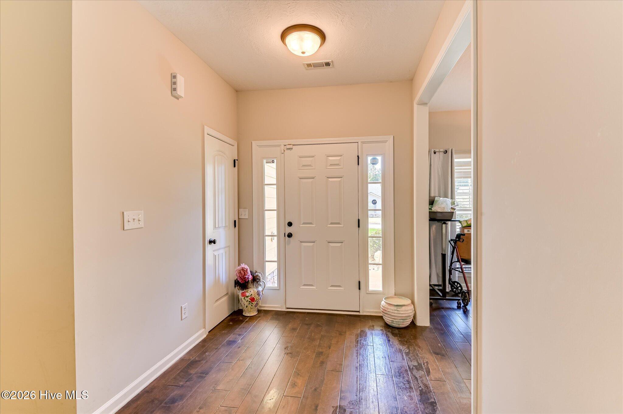 300 Foxchase Circle Property Photo 6