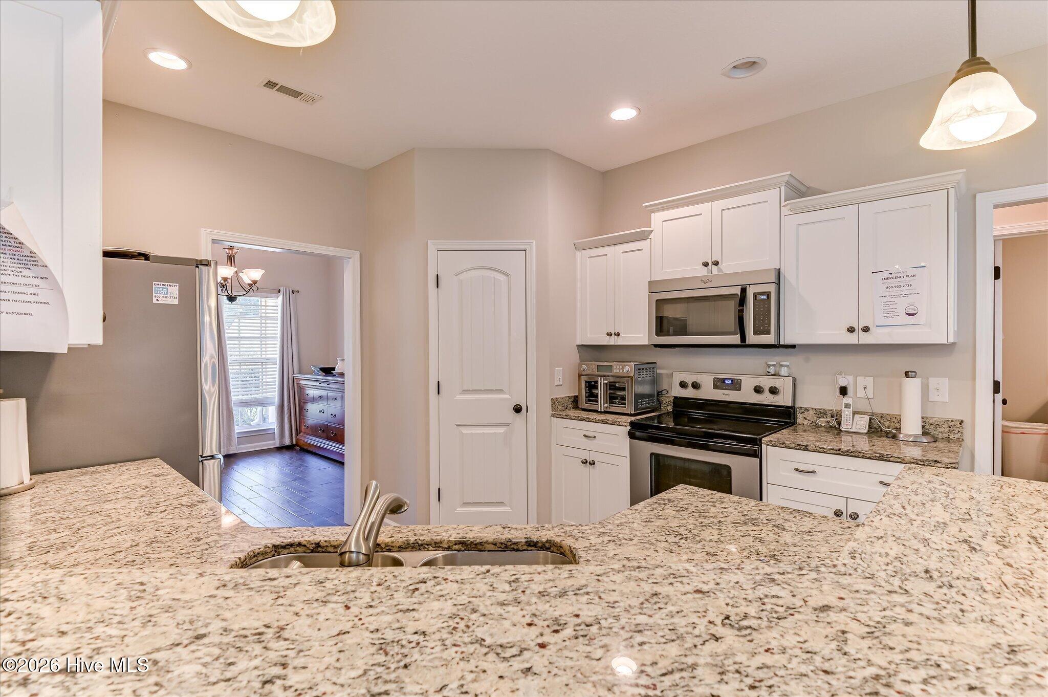 300 Foxchase Circle Property Photo 15