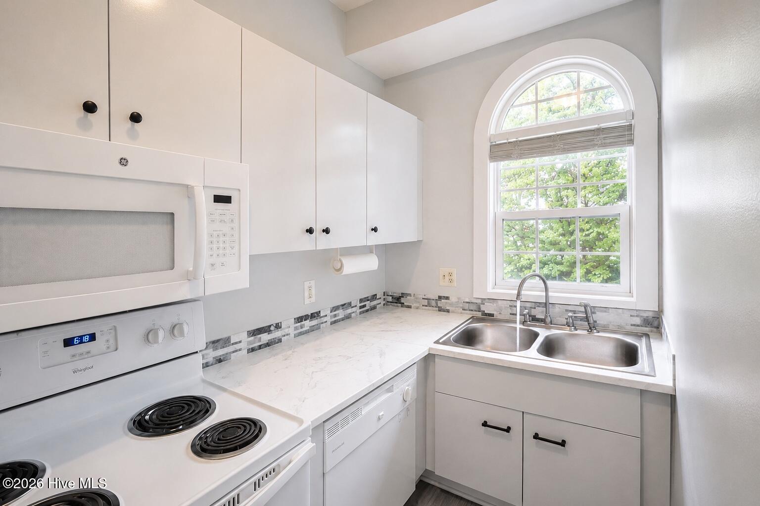 4230 Wilshire Boulevard Apt 306 Property Photo 4