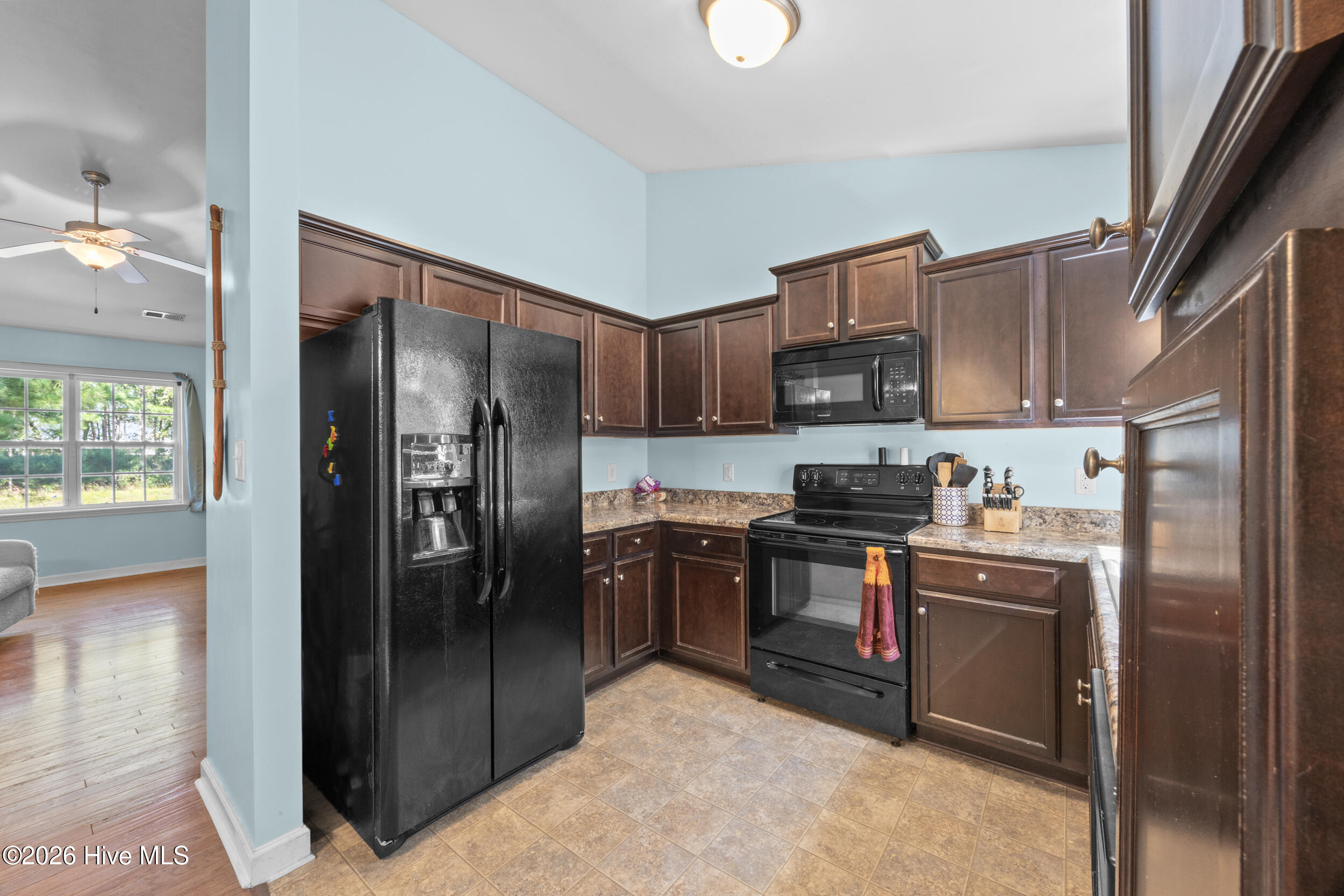 876 Old Folkstone Road Property Photo 6