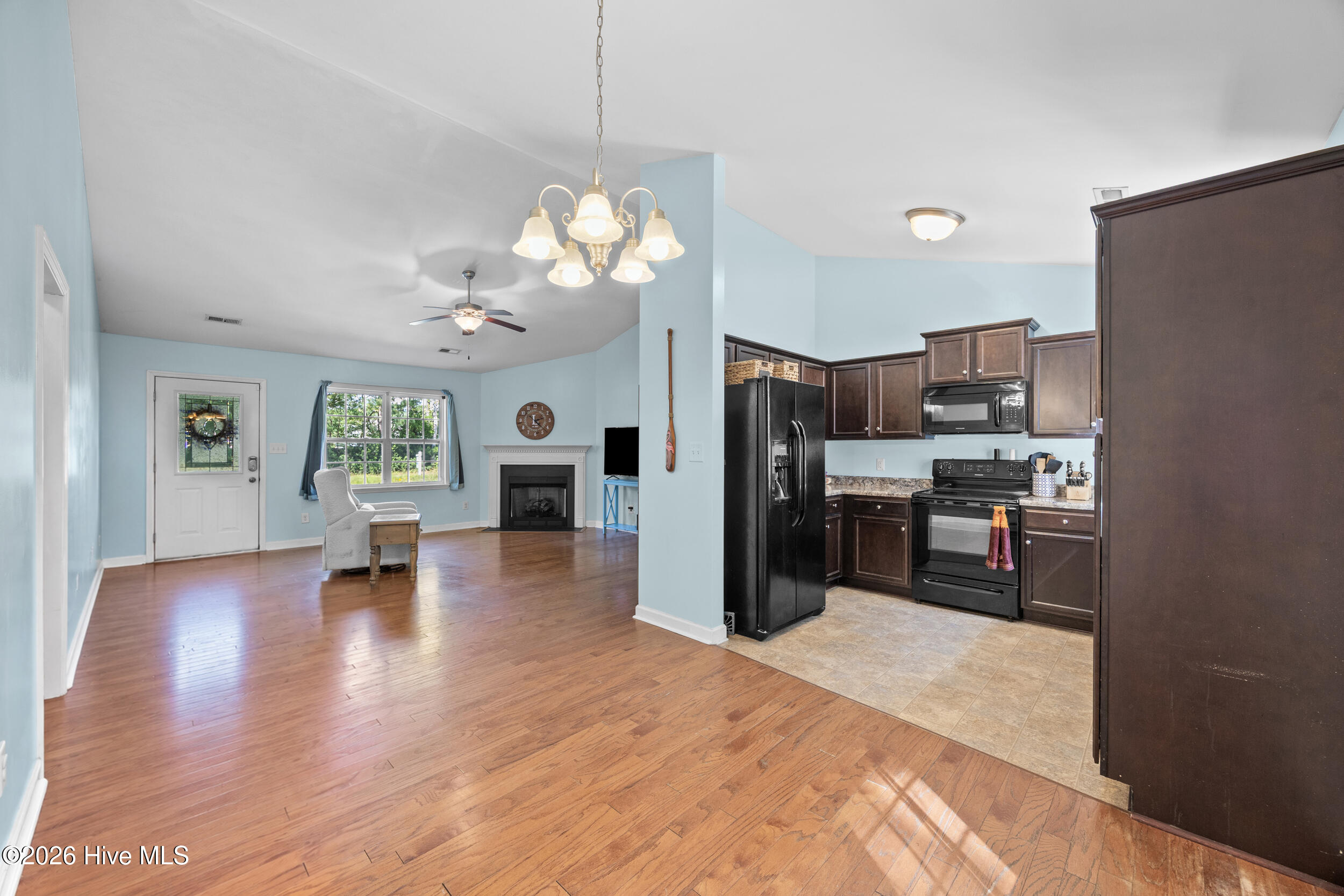 876 Old Folkstone Road Property Photo 8