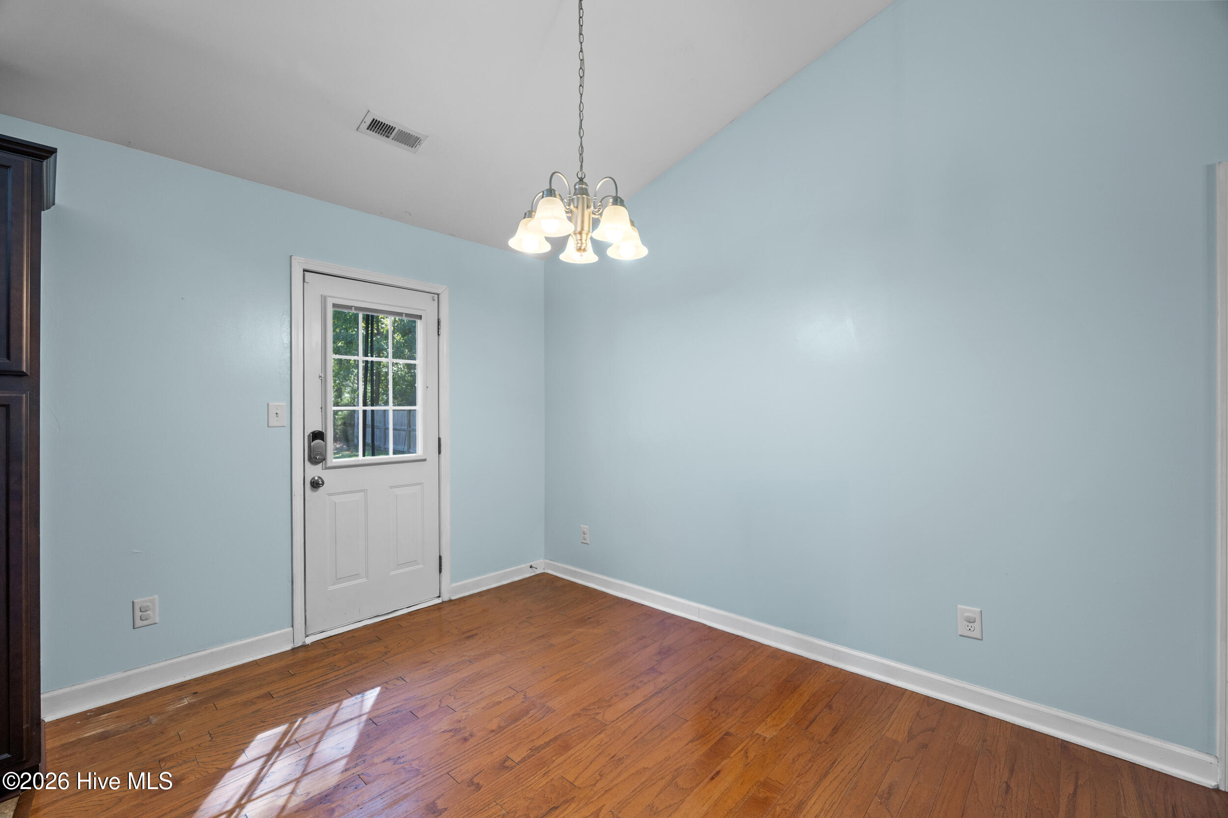876 Old Folkstone Road Property Photo 12