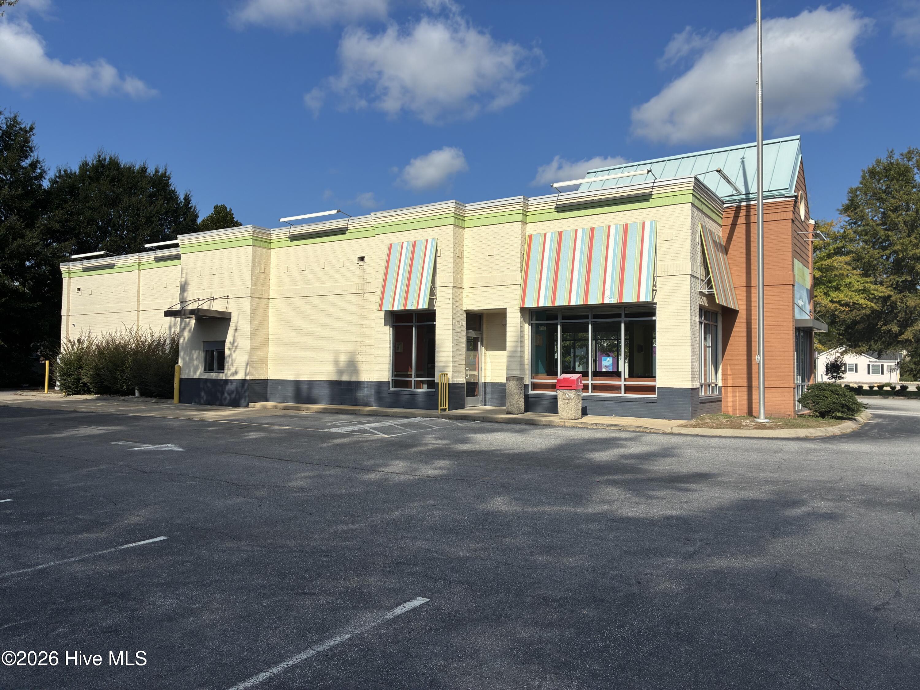 1237 N Road Street Property Photo 2