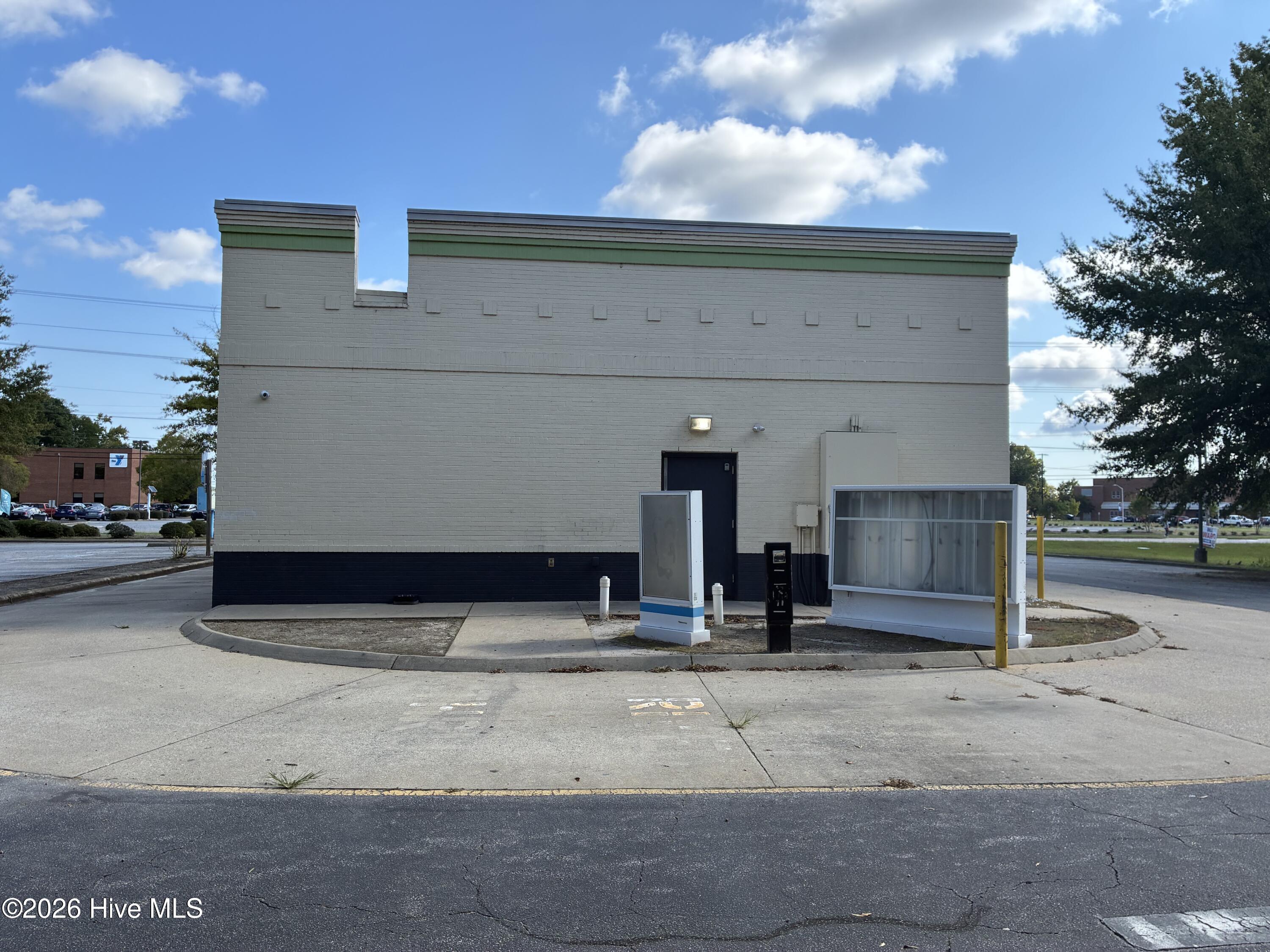 1237 N Road Street Property Photo 3