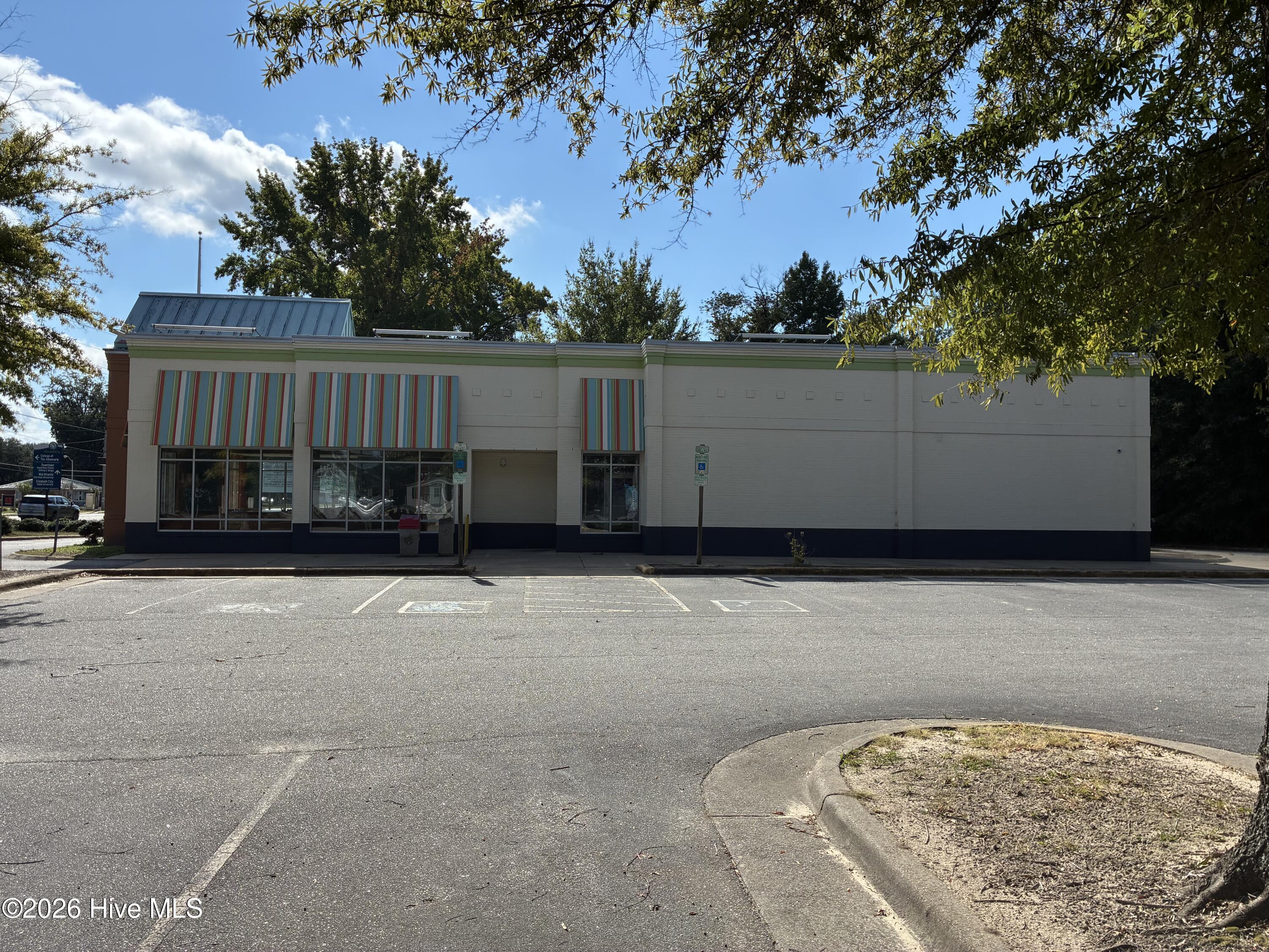 1237 N Road Street Property Photo 4