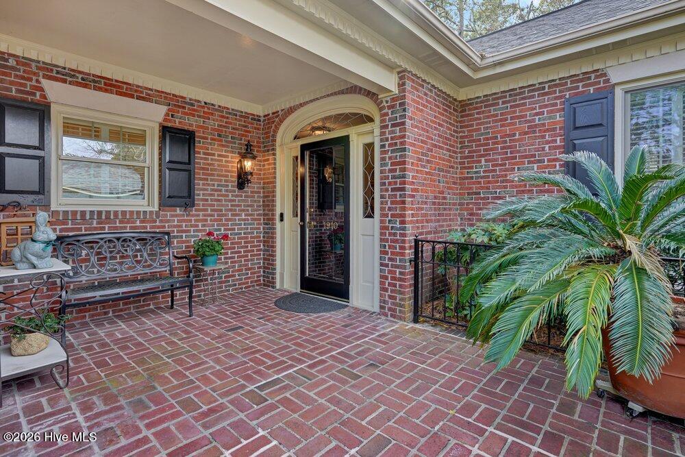 1910 Le Gare Court Property Photo 1