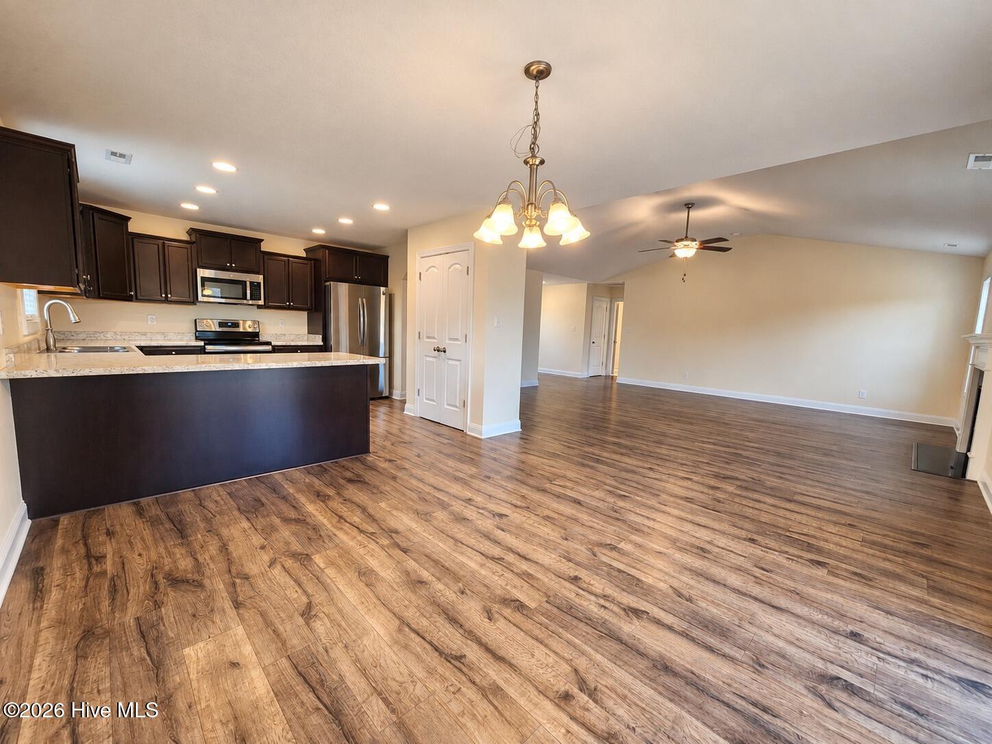 110 Village Creek Drive Property Photo 7