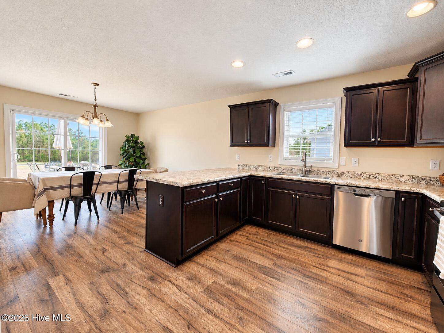 110 Village Creek Drive Property Photo 8