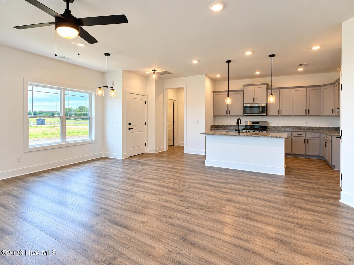 2010 Tharrington Way Property Photo 8